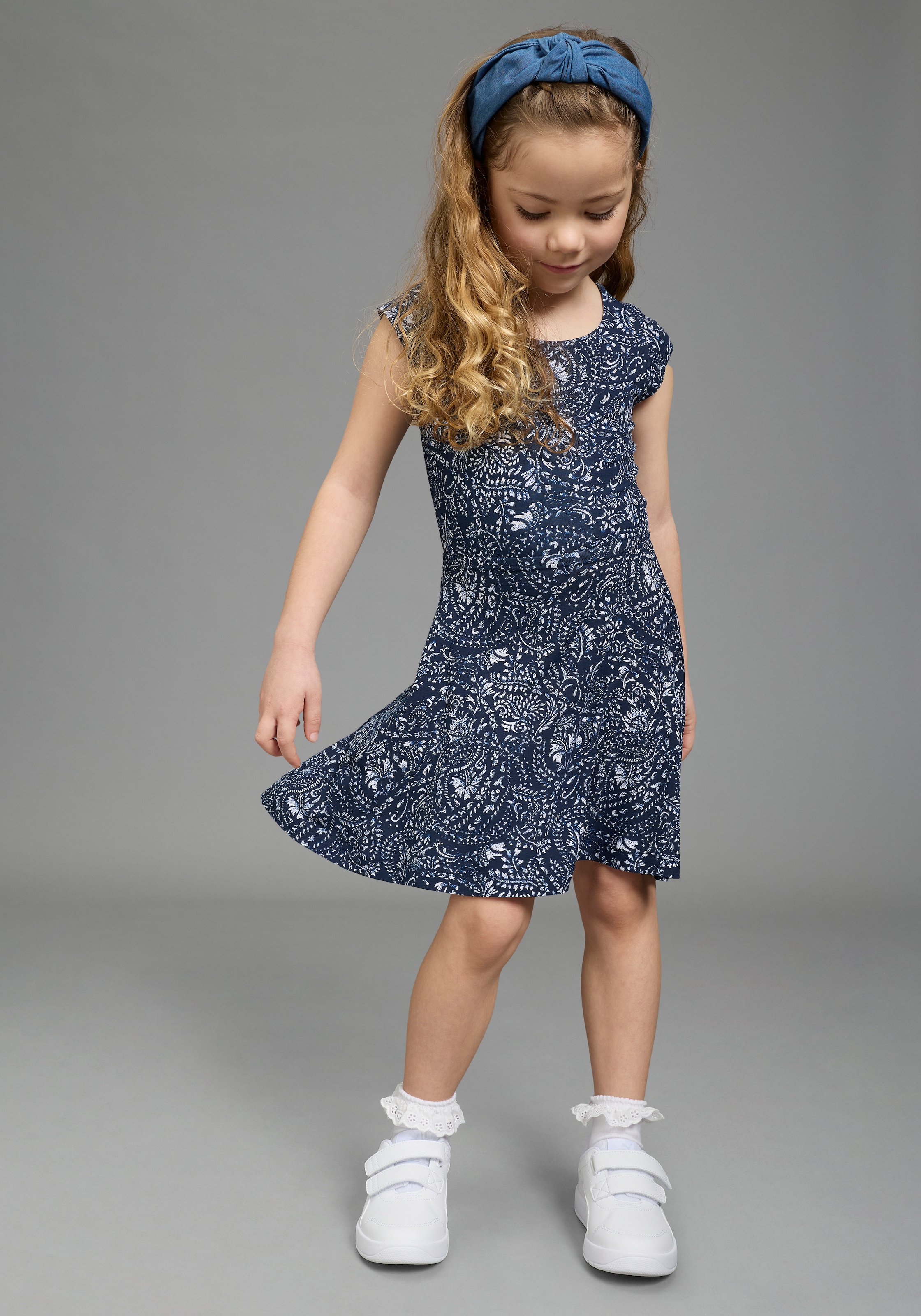 KIDSWORLD Jerseykleid »Viskose-Kleid mit Paisley Allover« Ohne Taschen Viskosekleid für Mädchen, mit modischem Druck, bequeme Passform