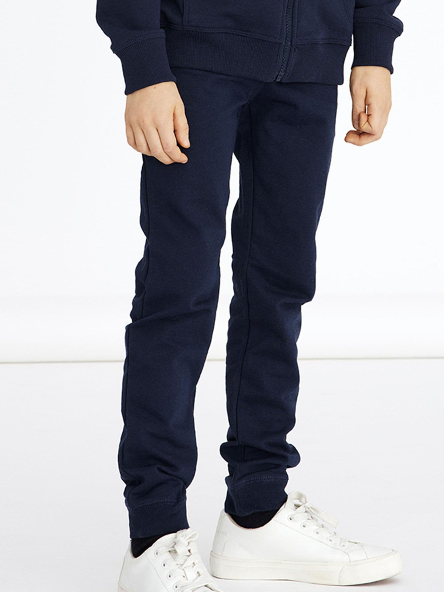 Jogginghose NAME IT "NKMSWEAT für Jungen mit verstellbarem Bund und Kordelzug", Mädchen, Gr. 116, N-Gr, blau (schwarz sapphire), Sweatware, Obermaterial: 80% Baumwolle, 20% Polyester, unifarben, regular fit knöchellang, Hosen Jogginghose, unifarben, casua