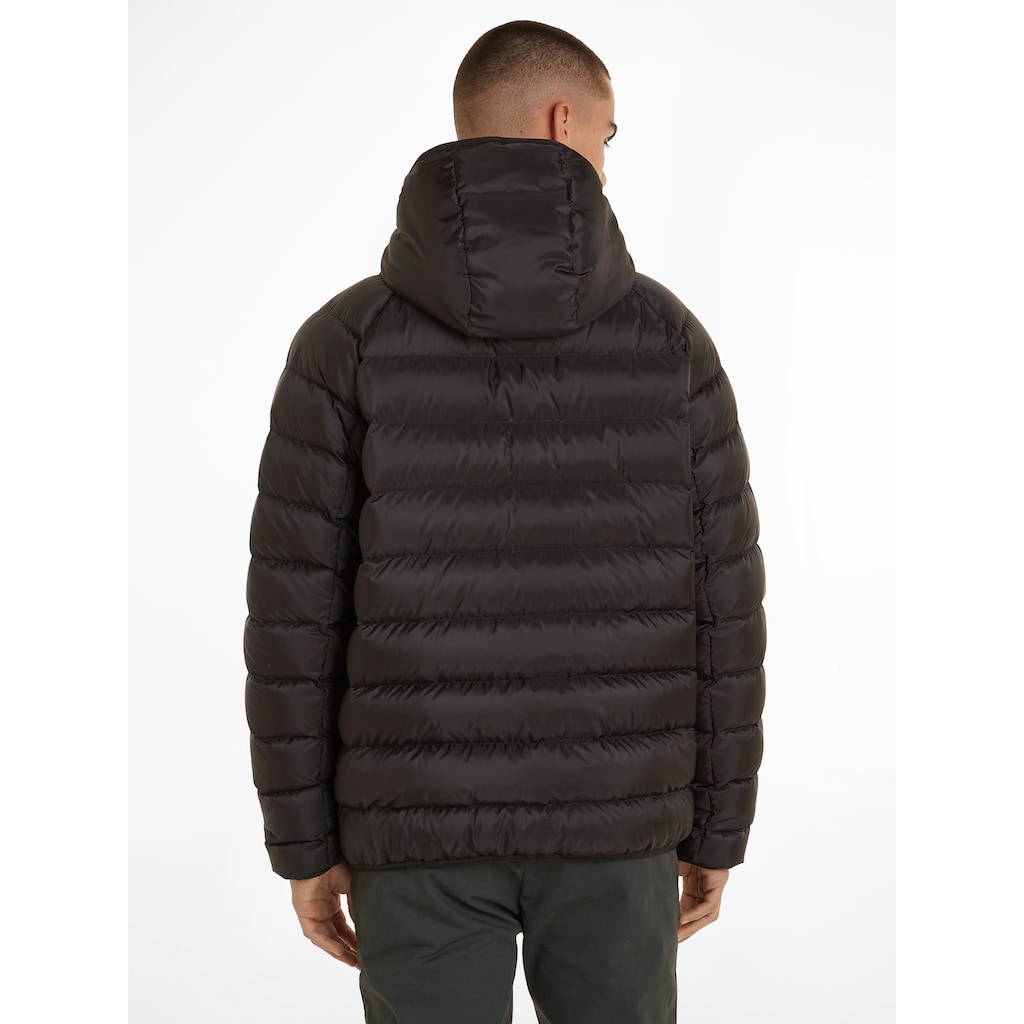 Tommy Jeans Plus Daunenjacke »TJM HOODED LT JACKET EXT«, mit Kapuze, hoher Tragekomfort