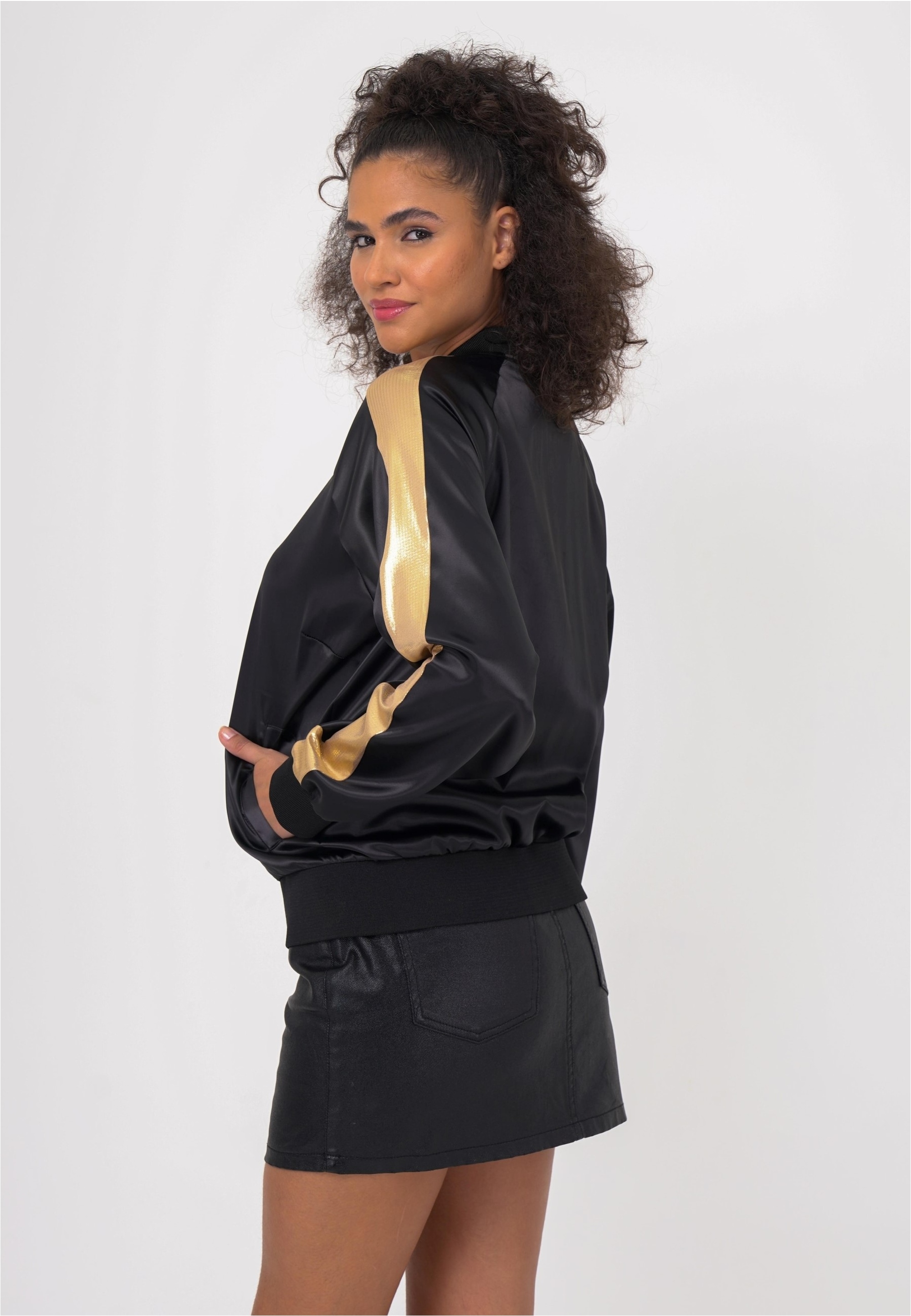 freshlions Bomberjacke »Aurelia«, im sportlichen Design