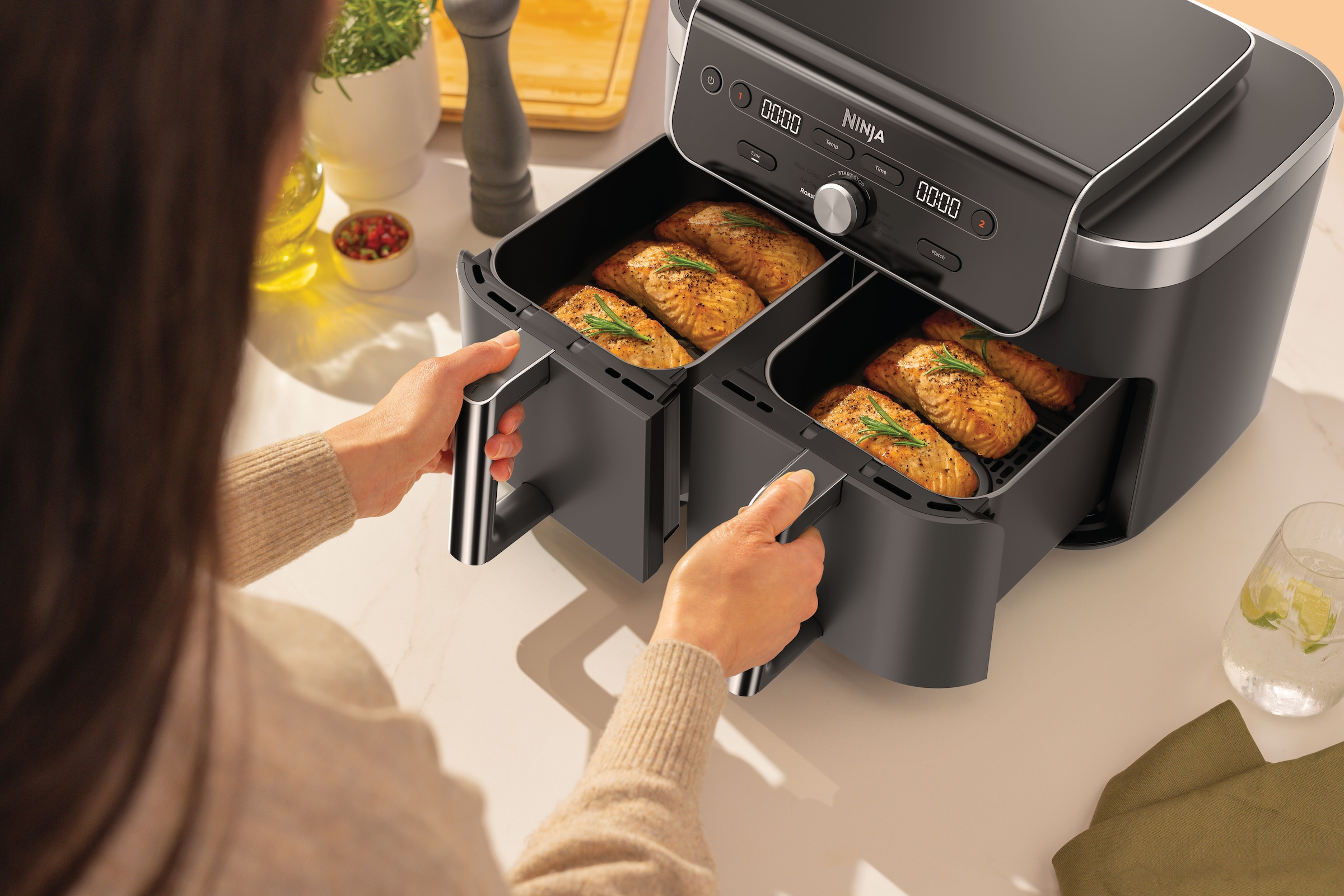 NINJA Heißluftfritteuse 2470 W mit 9,5 l Fassungsvermögen