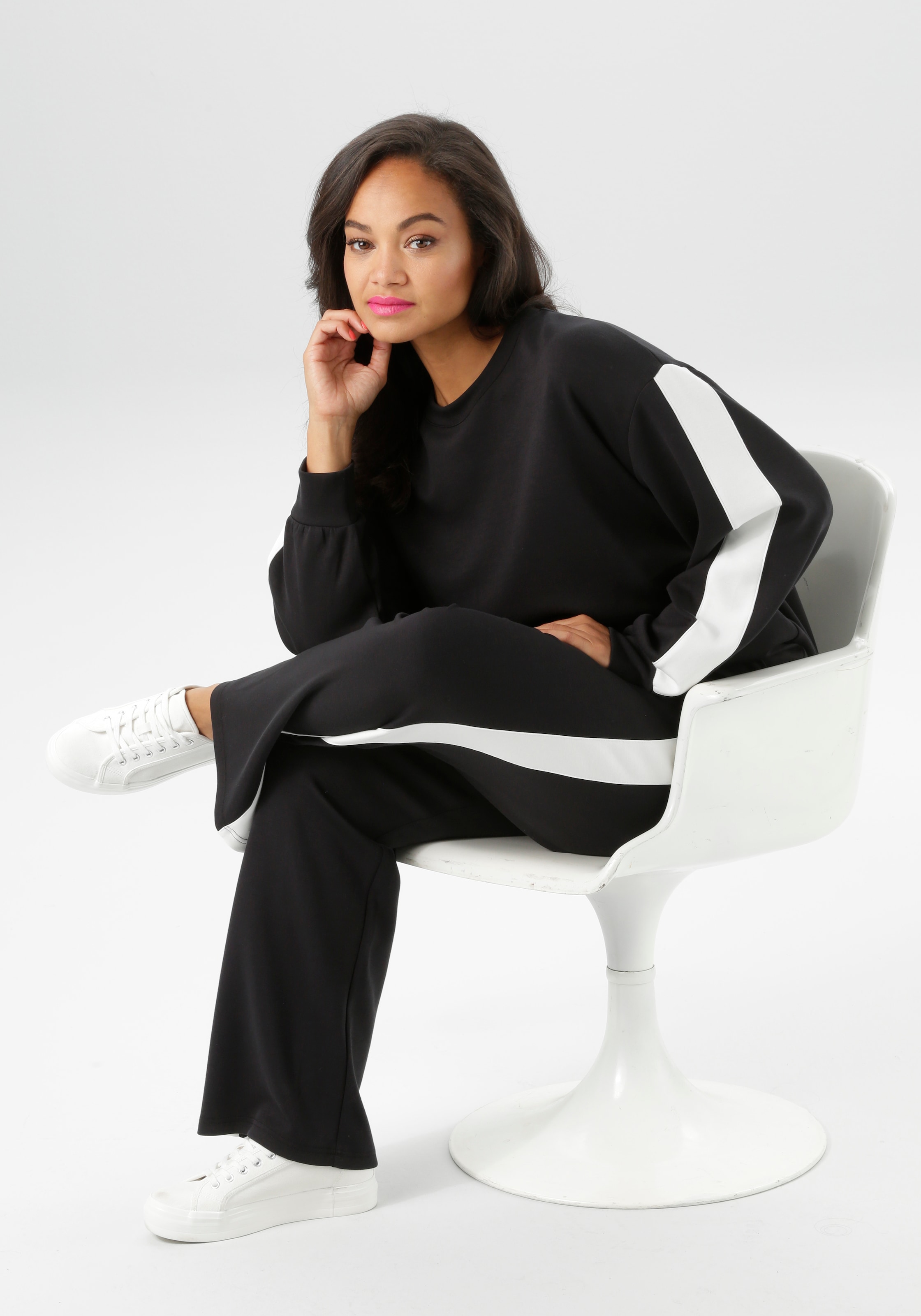 Aniston PLUS Sweatshirt, mit trendigen Seitenstreifen - NEUE KOLLEKTION