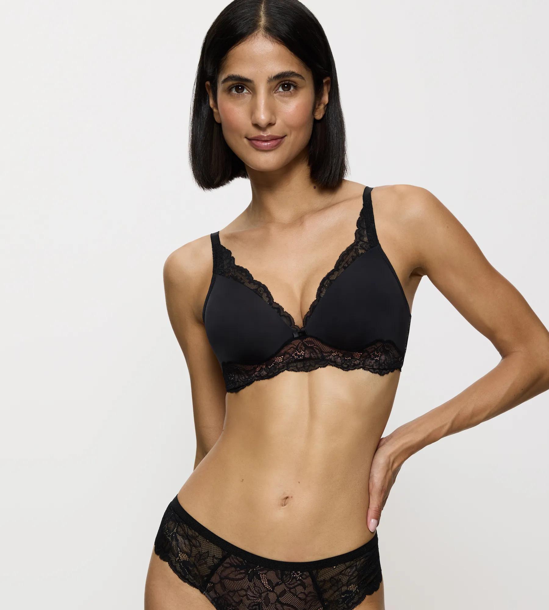 Triumph Bügelloser BH "Amourette Charm" Stretch-Spitze, tiefer V-Ausschnitt, weich, leichte Polsterung