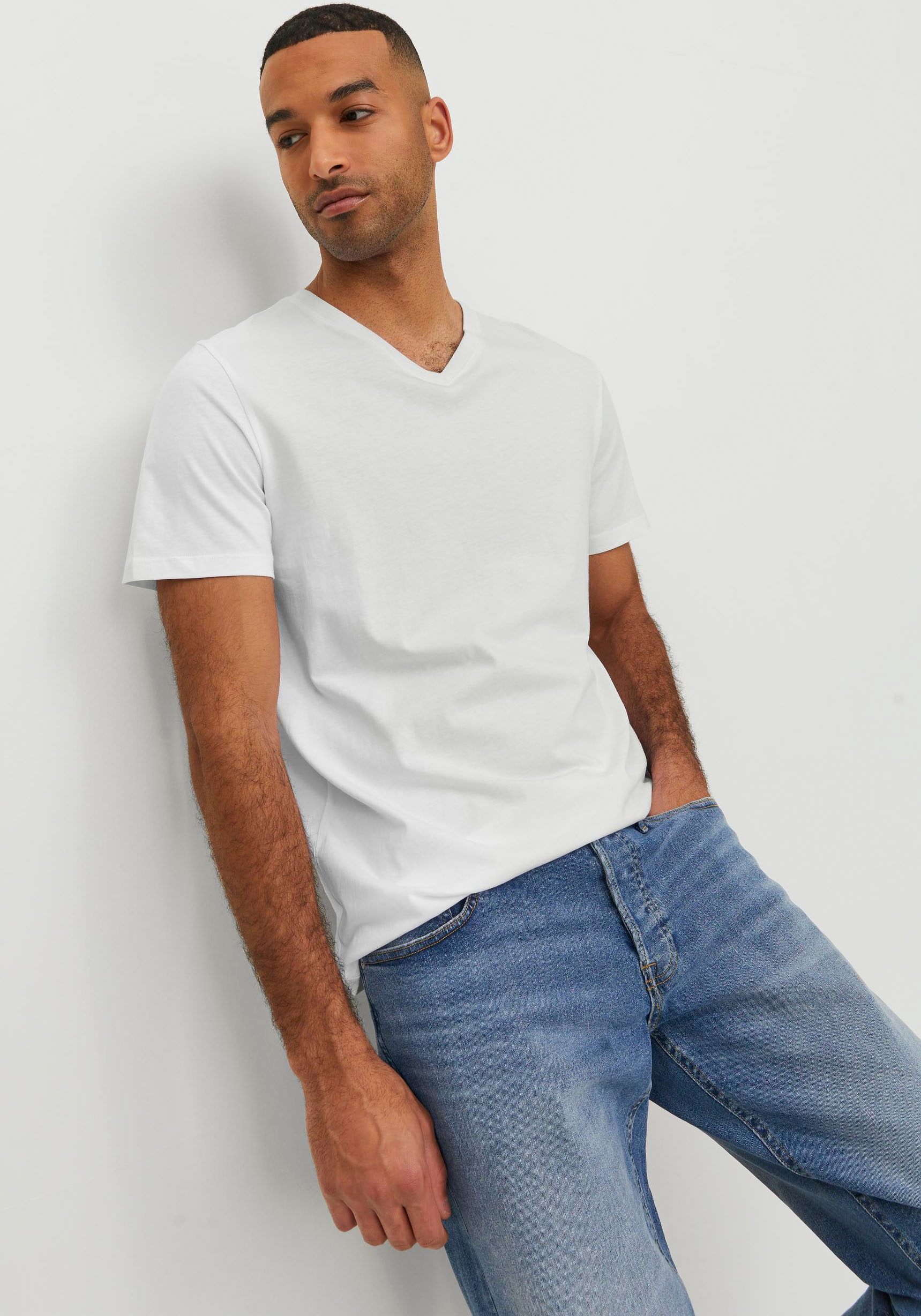 Jack & Jones V-Shirt »JJEORGANIC mit V-Ausschnitt, lässig kombinierbar, ideal für Alltag«, unifarben, modisch, regular fit, Baumwolle, V-Ausschnitt