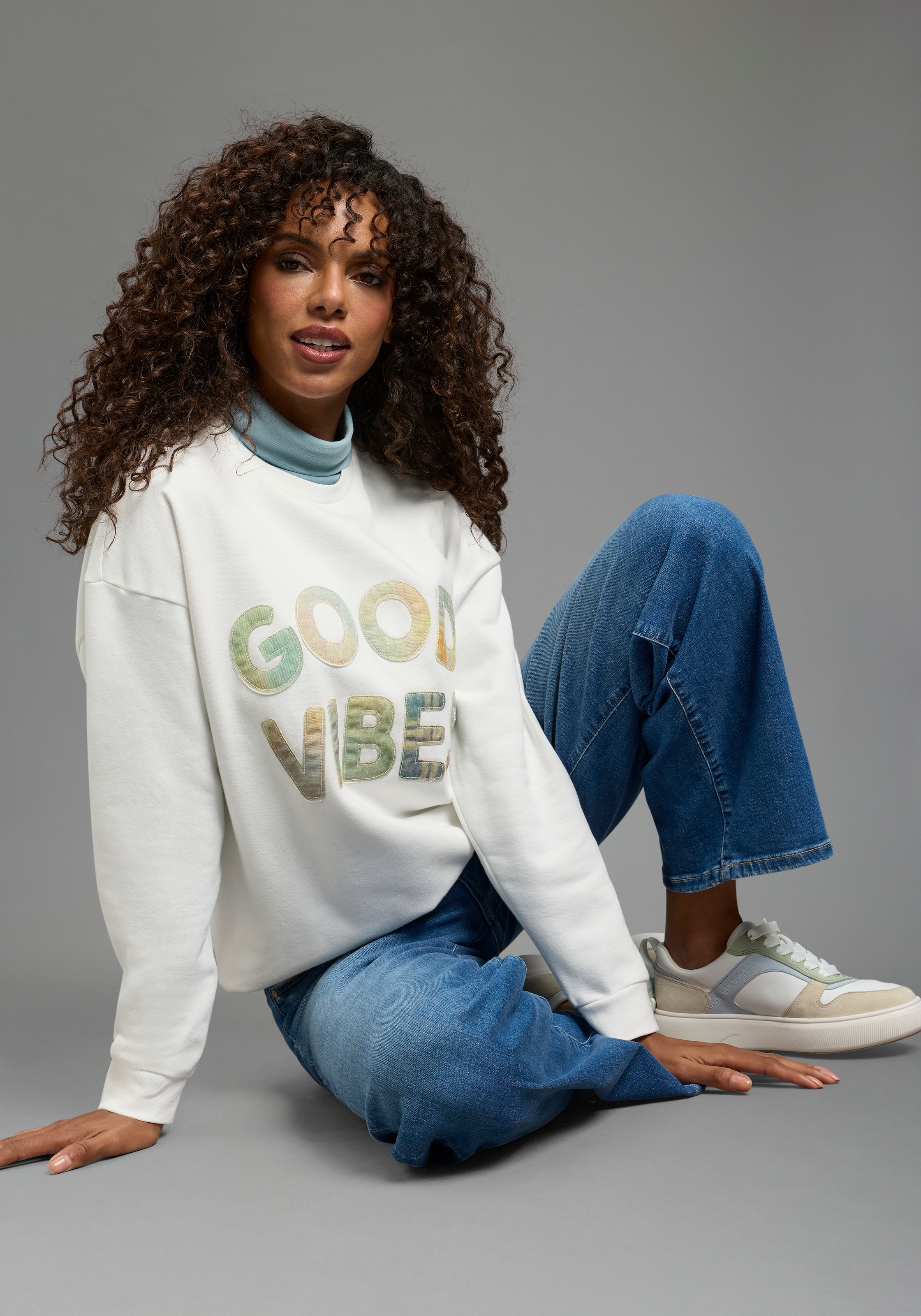 Laura Scott Sweatshirt , mi hochwertiger Applikation in modischen Pastell -Tönen
