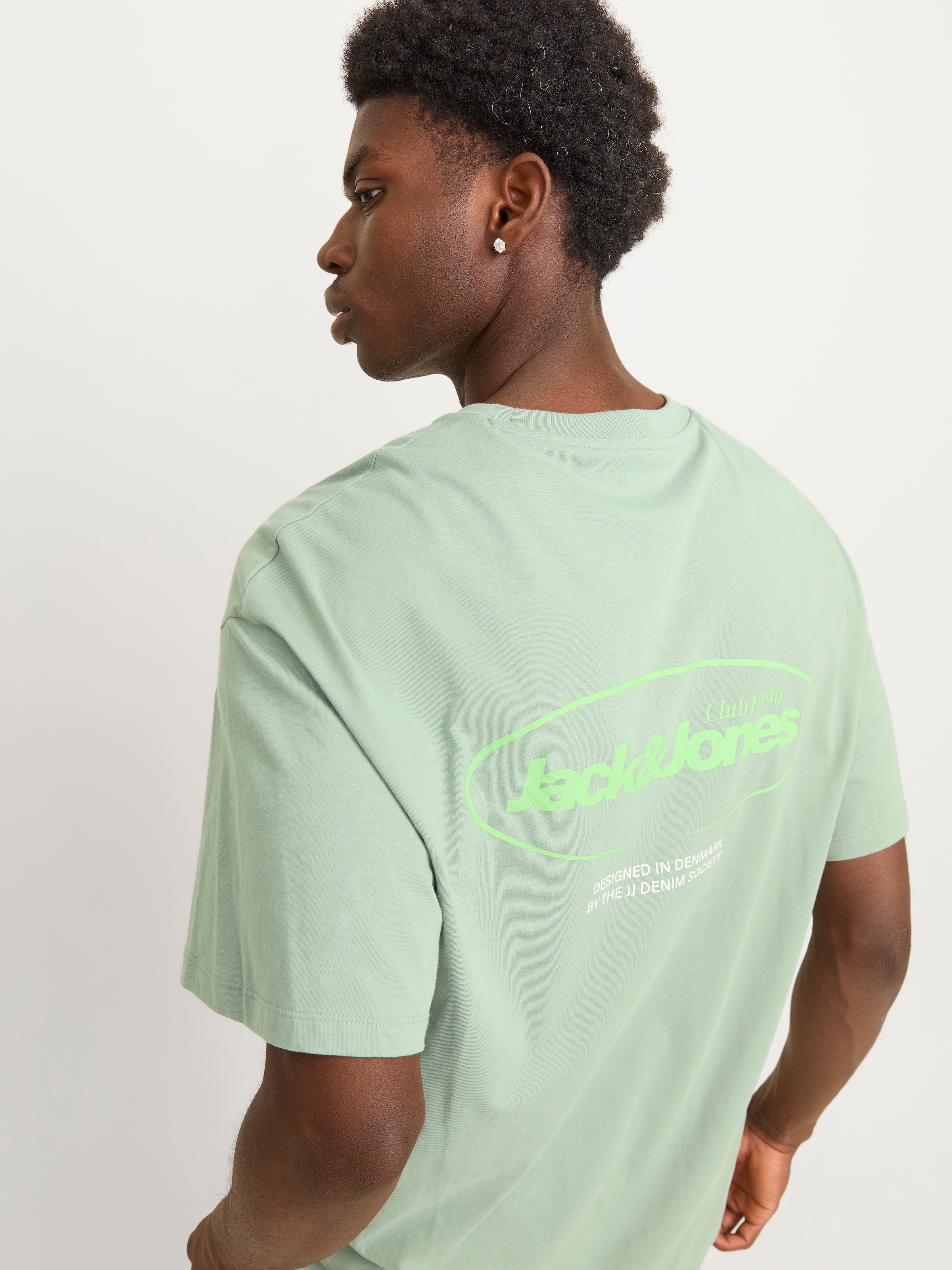 Jack & Jones Rundhalsshirt »JJEBRADLEY GRAPHIC TEE SS O-NECK NOOS«, mit Front und Back Print