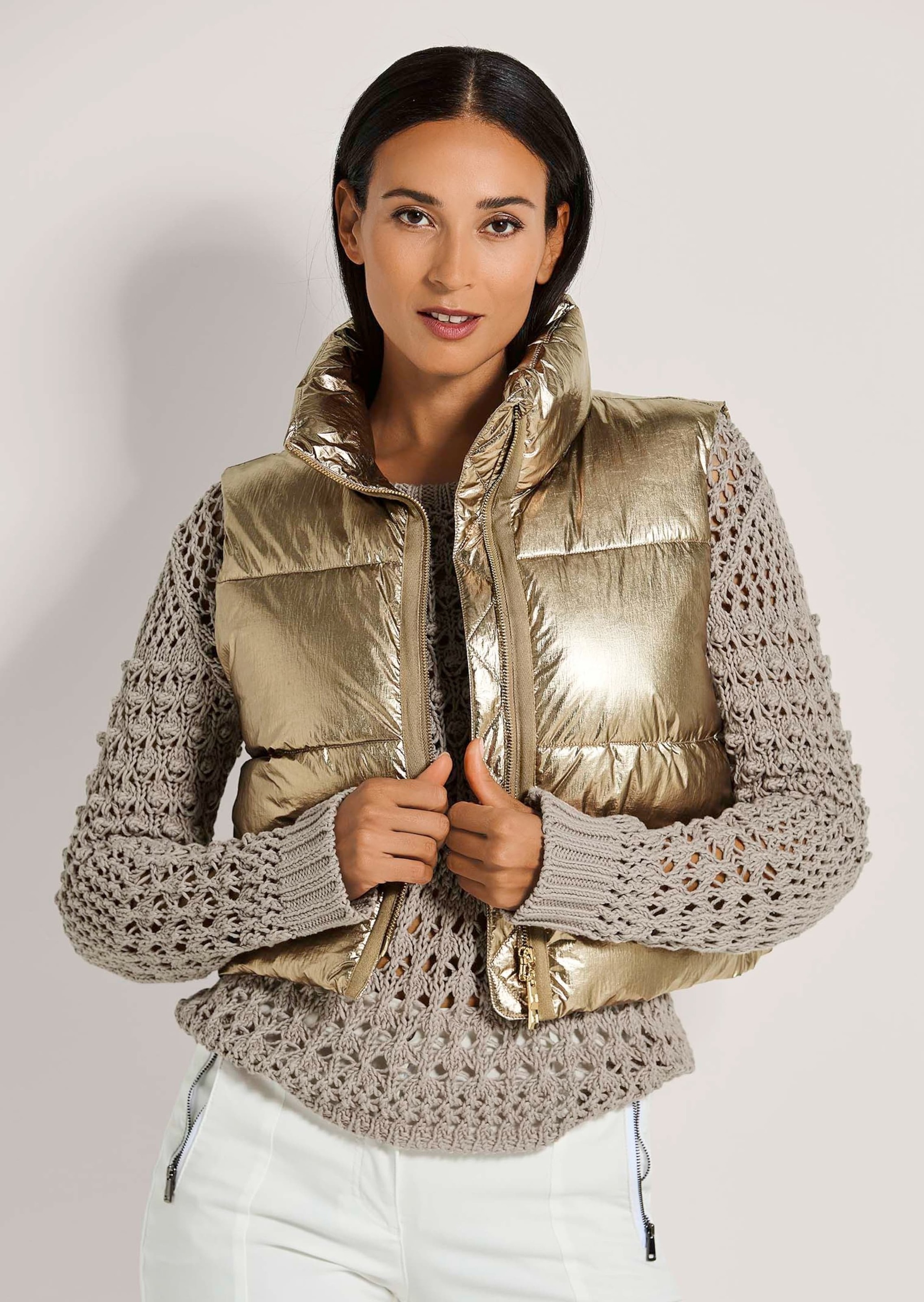 Kurzweste MADELEINE "Steppweste Sommerweste mit Glanz-Finish", Damen, Gr. 48, gold (goldfarben), Obermaterial: 100% Polyamid PA., Modern, normal, Westen, Wattierte Steppweste in Kurzform 2