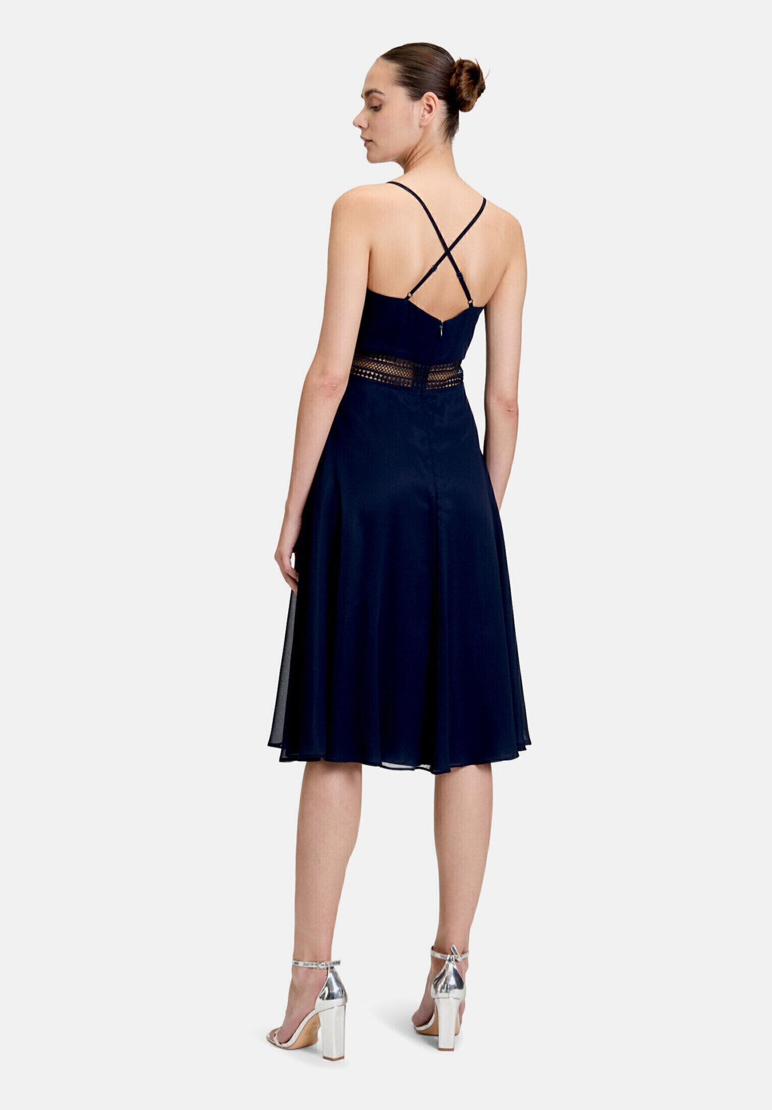 Vera Mont Cocktailkleid »Damen mit Wasserfallausschnitt« Ohne Tasche Stickerei