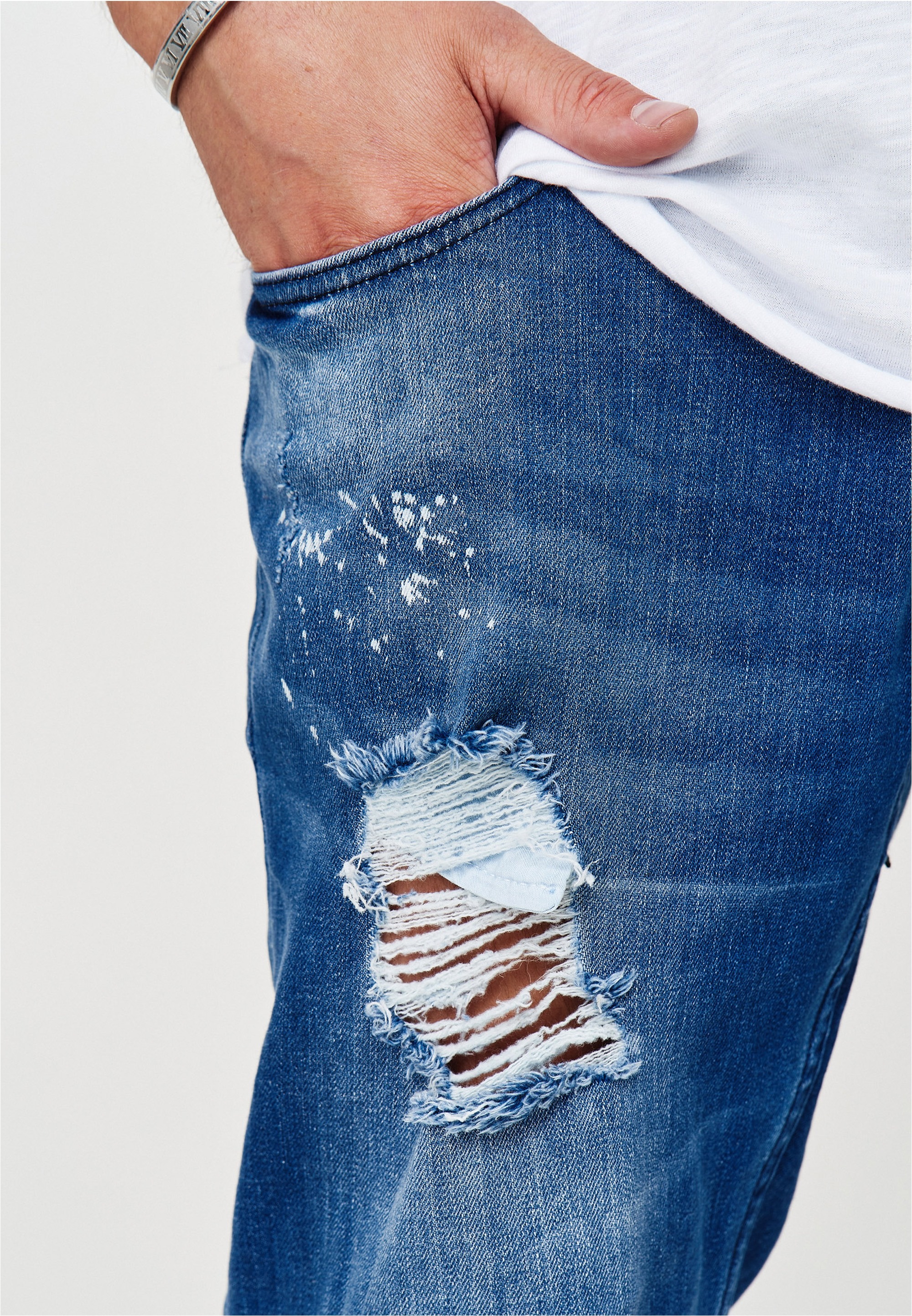 behype Slim-fit-Jeans »SLY«, mit Destroyed-Elementen