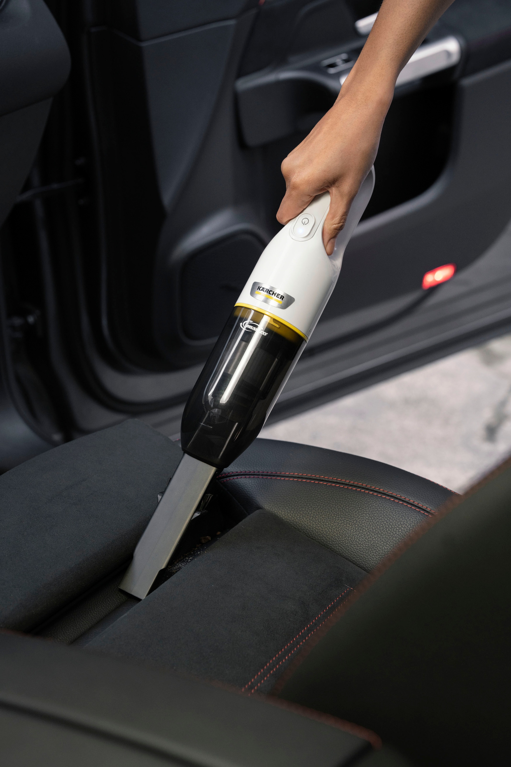 KÄRCHER Akku-Handstaubsauger »CVH 3 PLUS«, kompakter und leichter Krümelsauger mit 2-in-1-Fugendüse