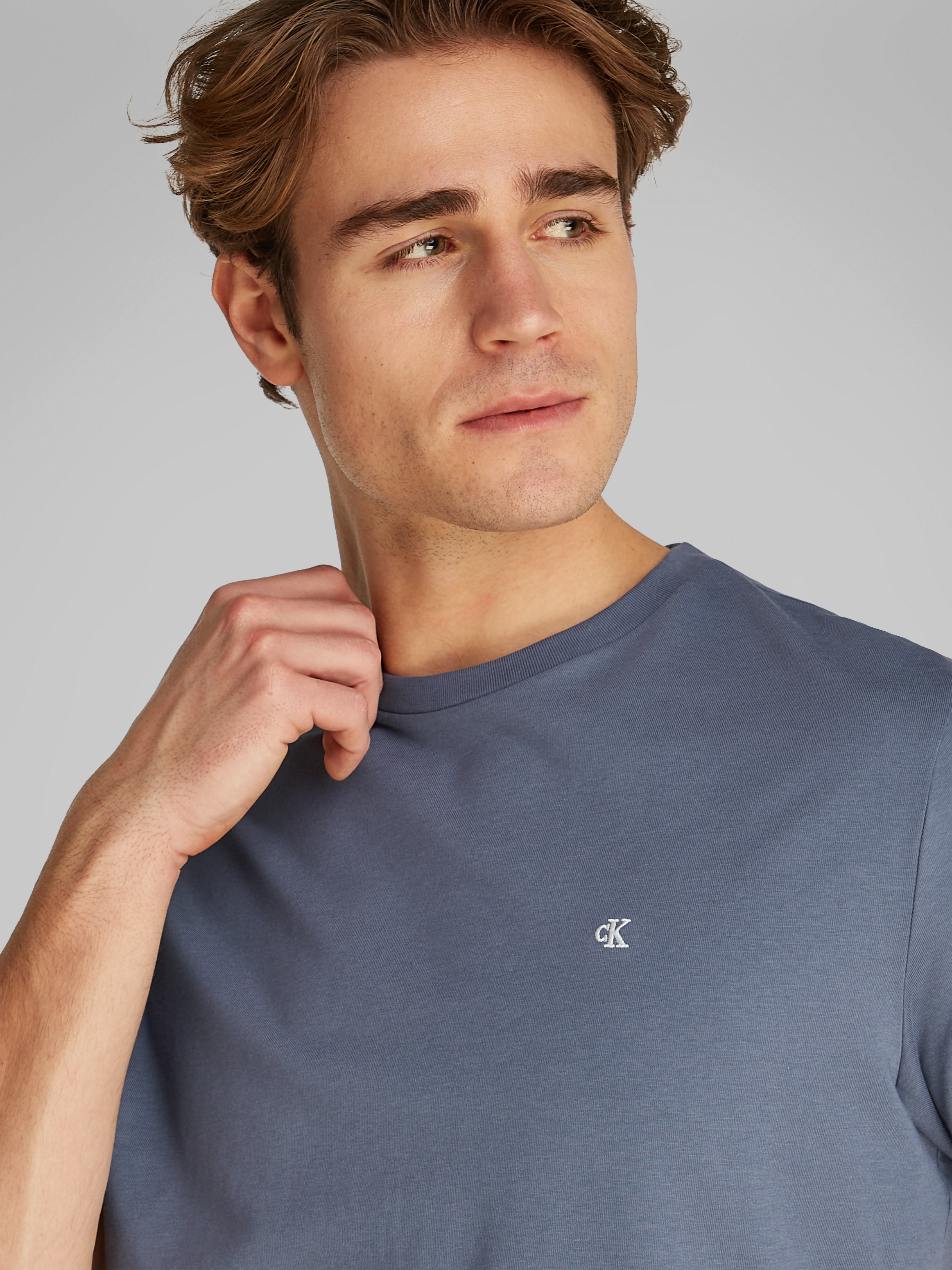 Calvin Klein Jeans T-Shirt »SS SMOOTH CTTN SOLID CREWNK TEE«, mit Logo