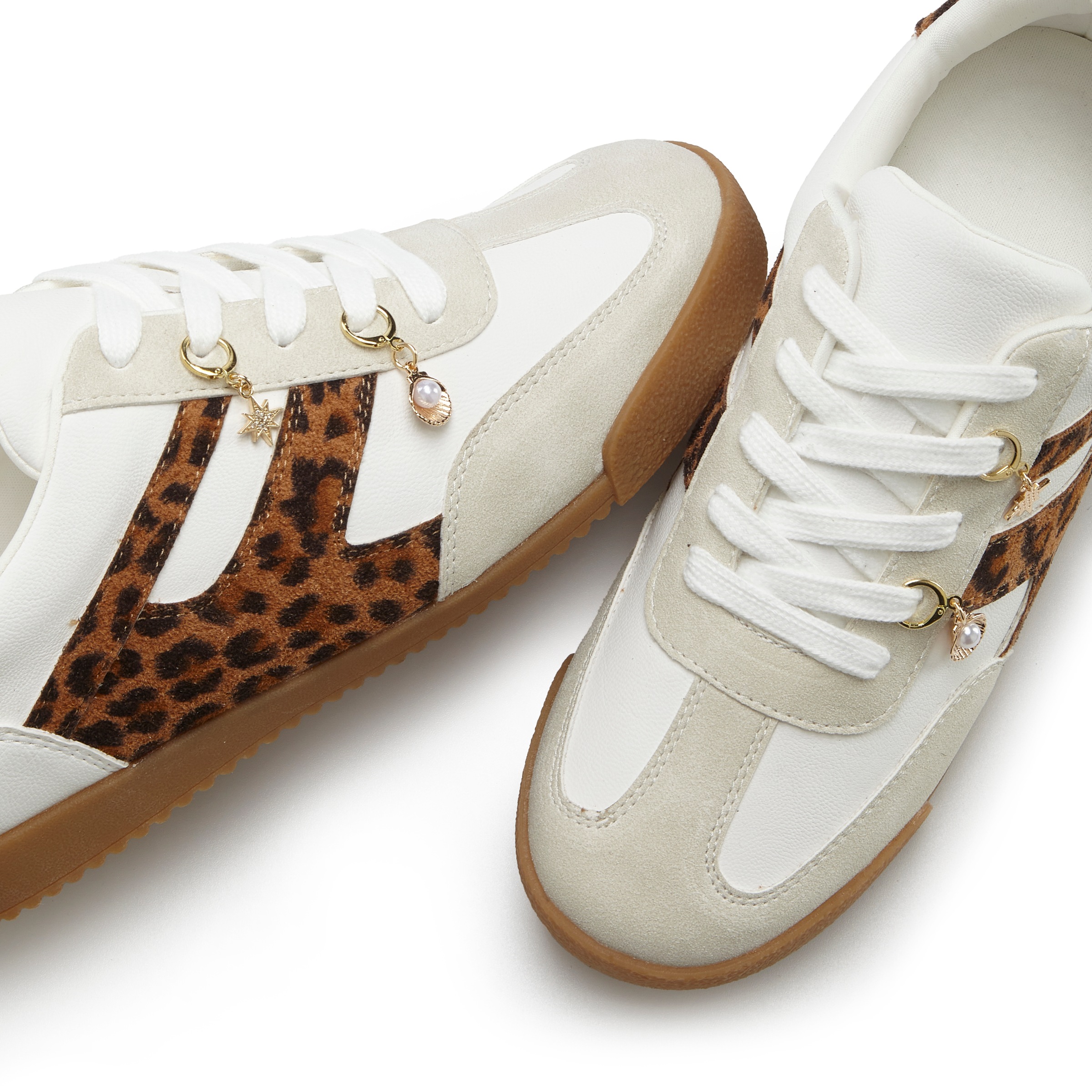 LASCANA Sneaker, Schnürhalbschuh, Freizeitschuh mit abnehmbaren Schmucksteinen VEGAN