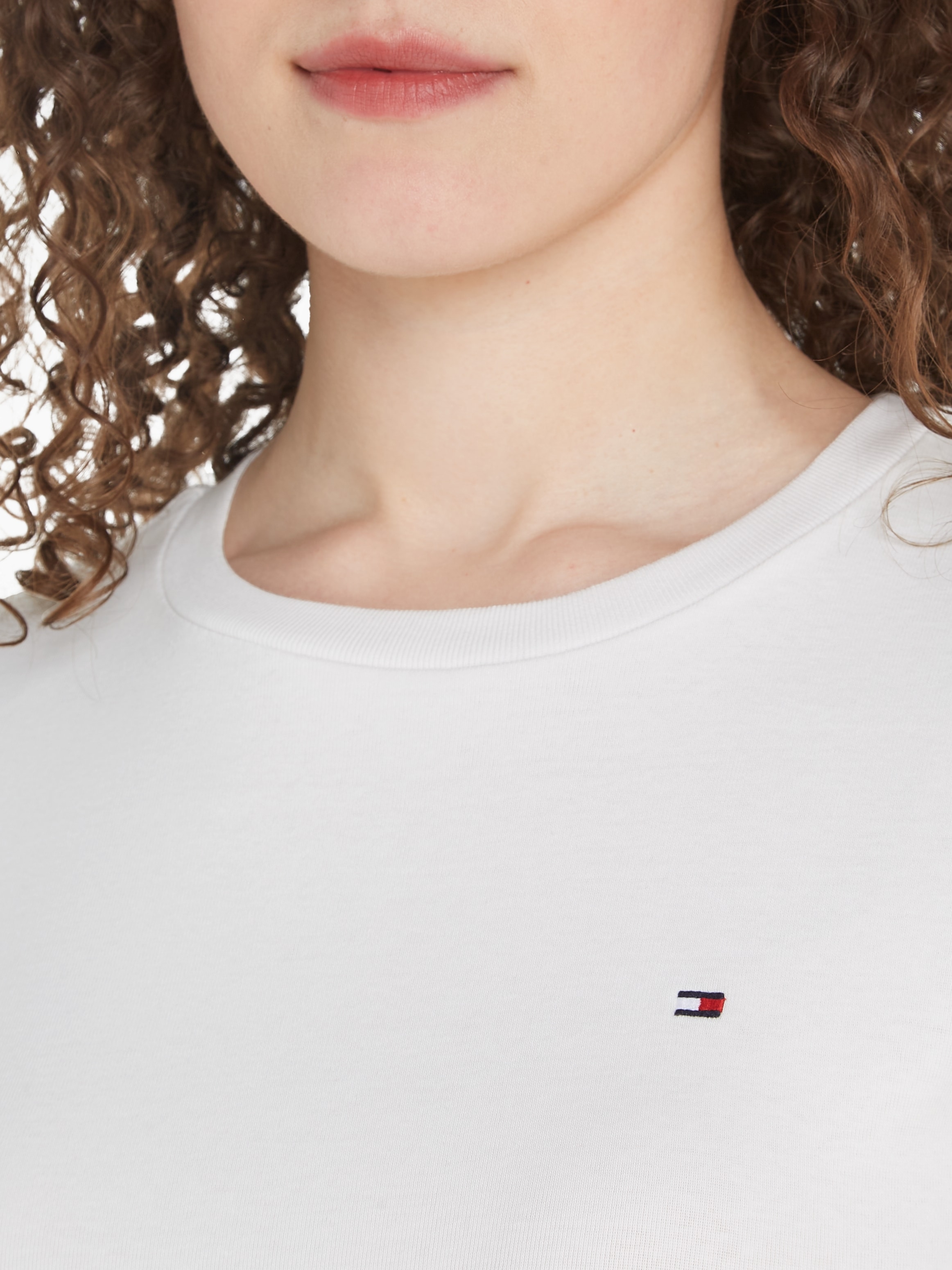Tommy Hilfiger Stehkragenshirt »NEW CODY SLIM CROP MOCK-NK«, mit  Logostickerei bestellen | BAUR | T-Shirts