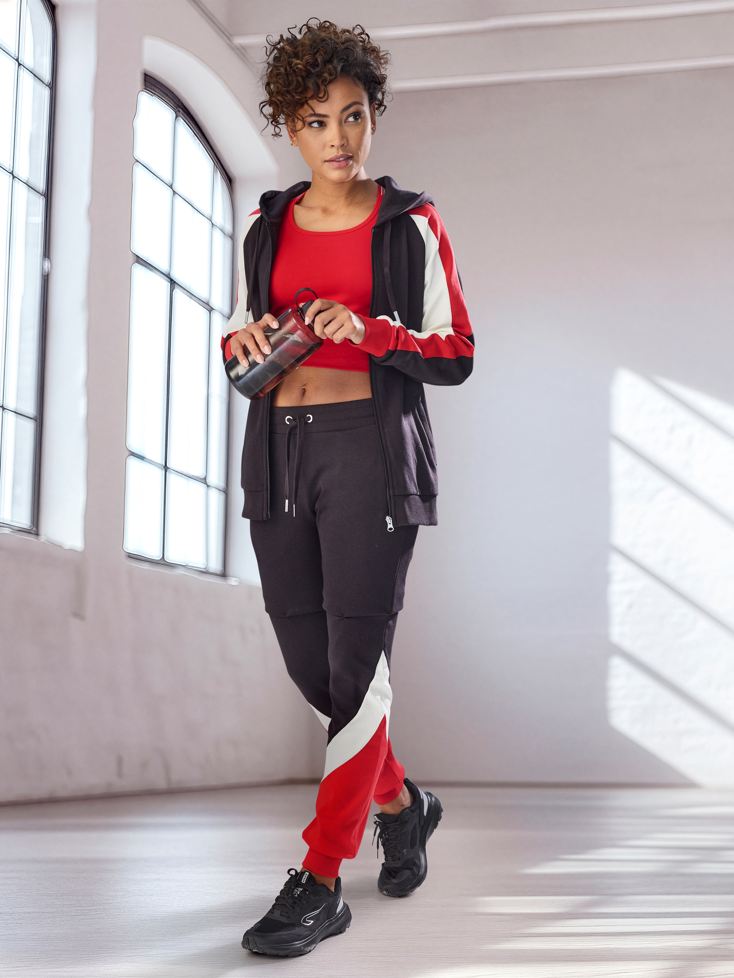 H.I.S Kapuzensweatjacke mit Colorblock Design am Ärmel