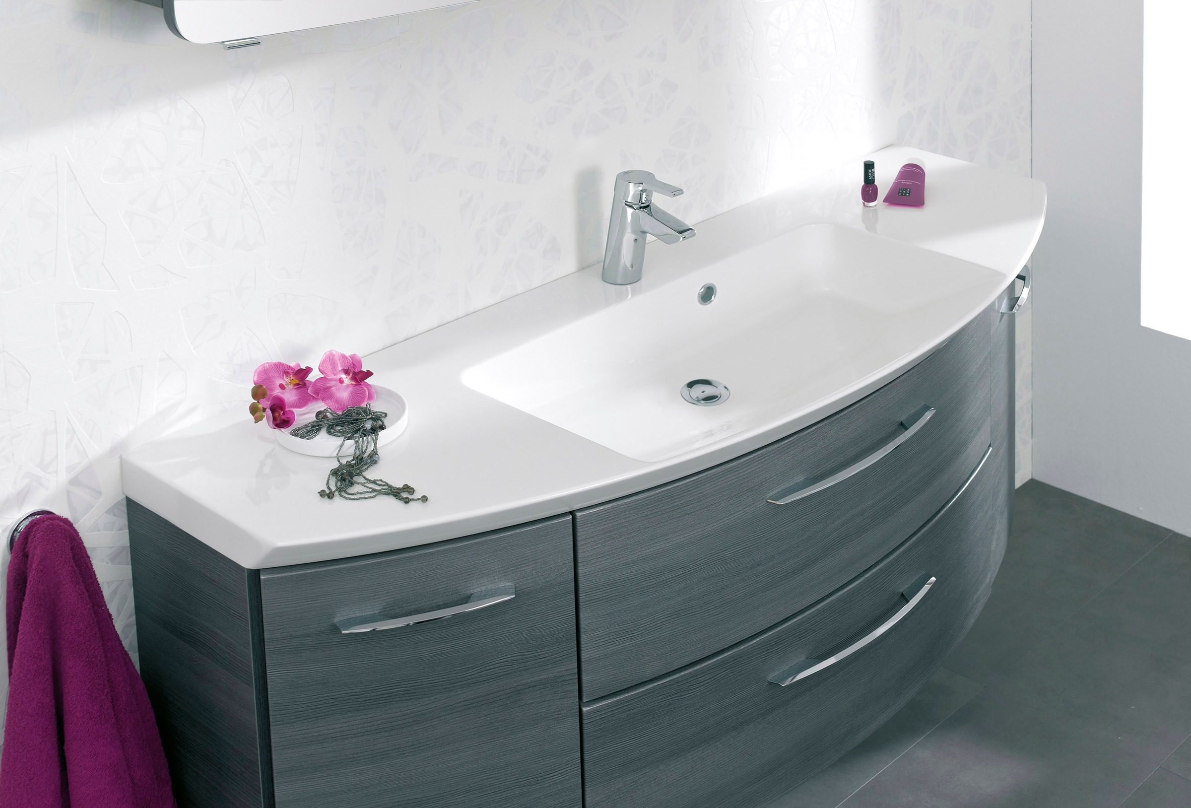 Saphir Badmöbel-Set »Cassca Sprint 2-teilig Mineralmarmor-Waschtisch mit LED-Spiegelschrank«, (2 St.), Waschplatz 121 cm breit mit 5 Türen, 2 Schubladen, inkl. Türdämpfer
