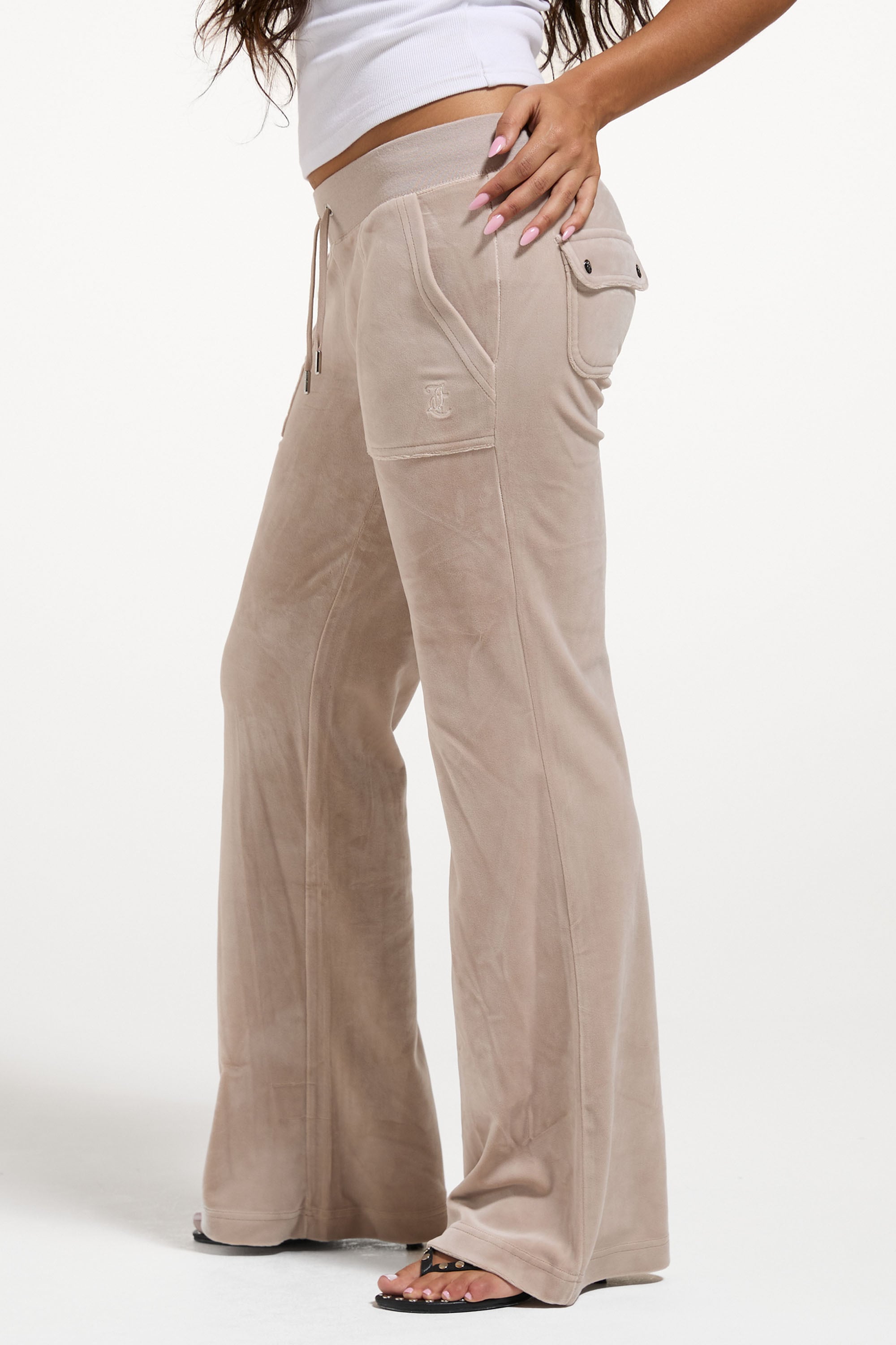 Juicy Couture Sweathose »LAYLA LOW RISE POCKETED FLARE. Damen«  Trainingshose Damen, Sweathose, Velour, Jogginghose mit Glitzer, Sale