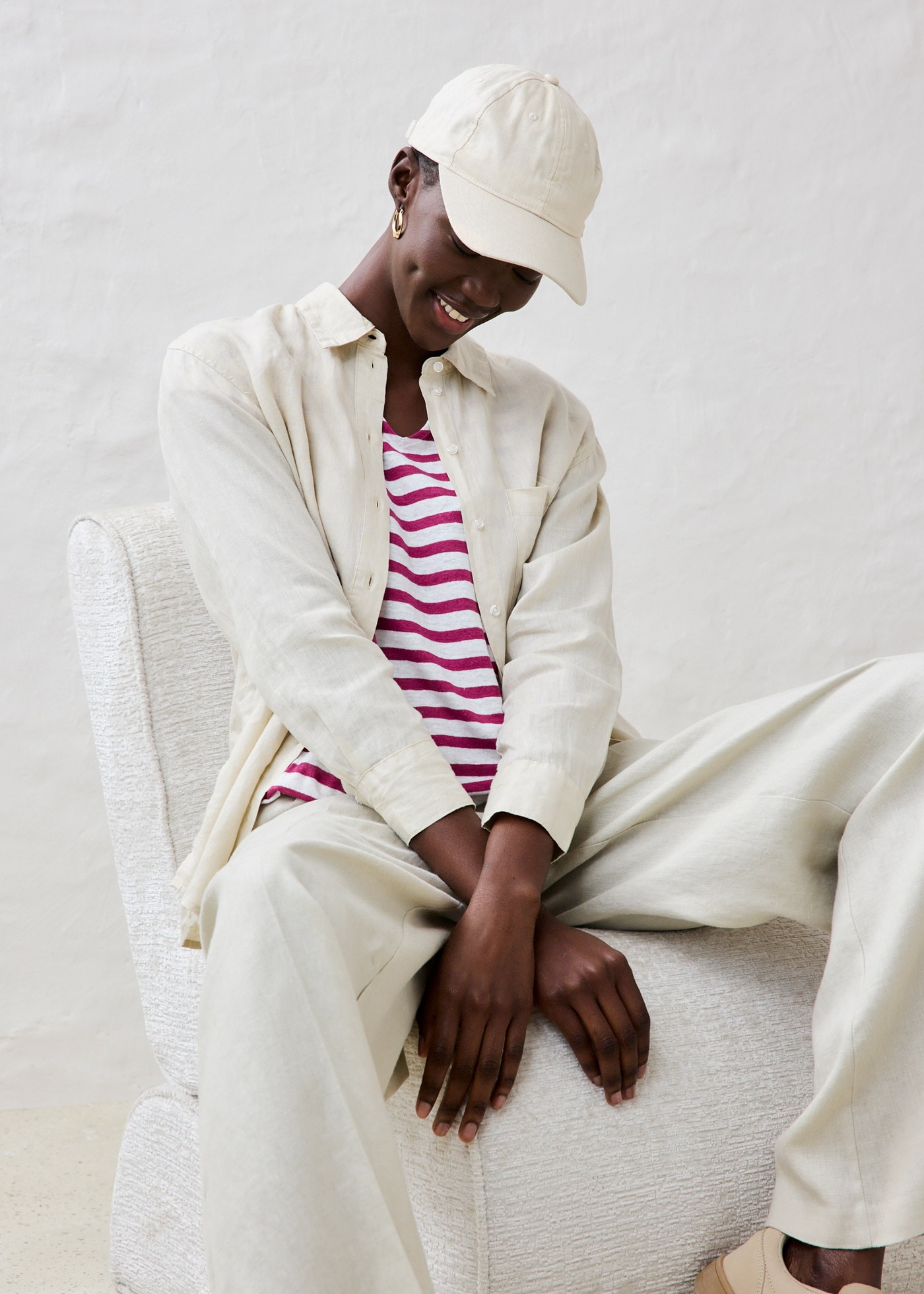 bonprix T-Shirt mit Streifen Muster, V-Ausschnitt und Zierknöpfen