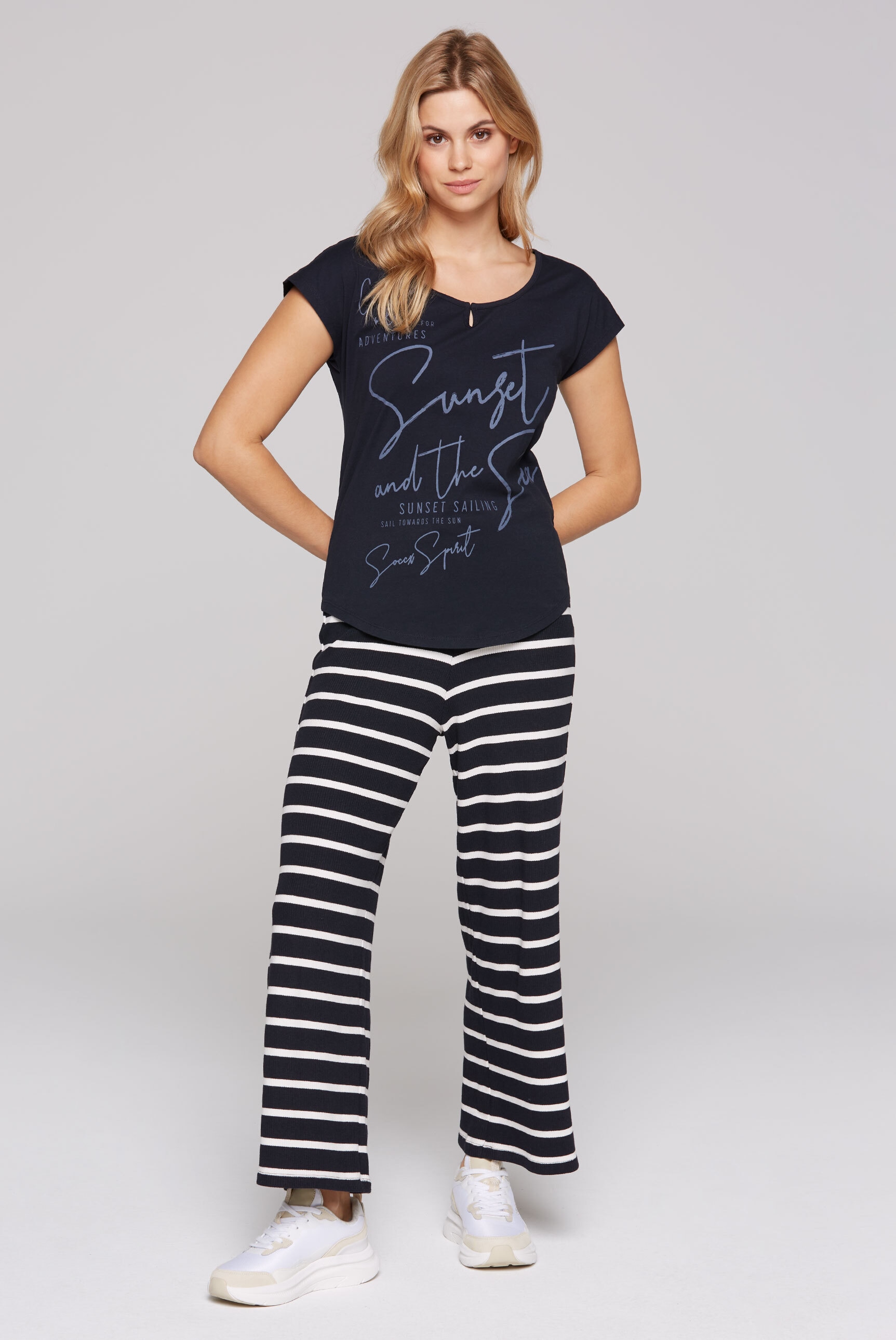 SOCCX Rundhalsshirt, mit Cut-Outs