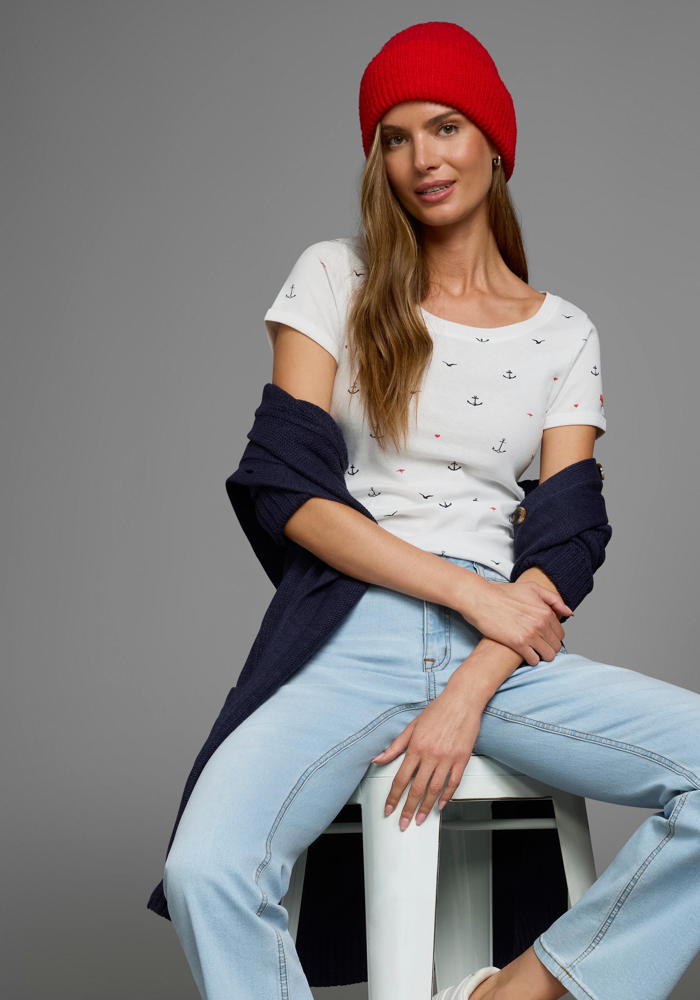 KangaROOS T-Shirt, kurzärmelig, sehr figurbetont und hüftbedeckend
