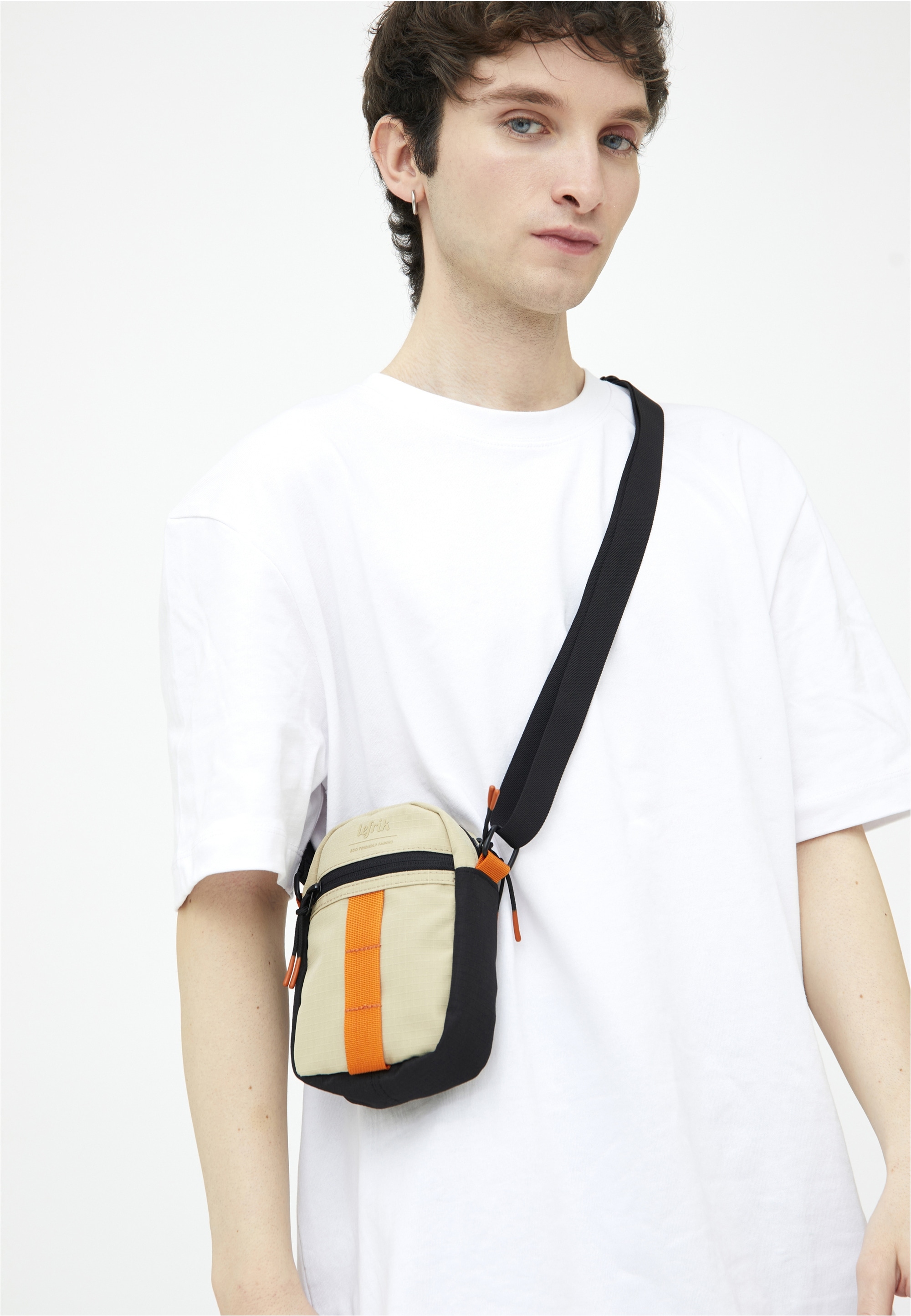 lefrik Handytasche »Jan Side«, in veganer Qualität für Telefone bis zu 6.7 Zoll