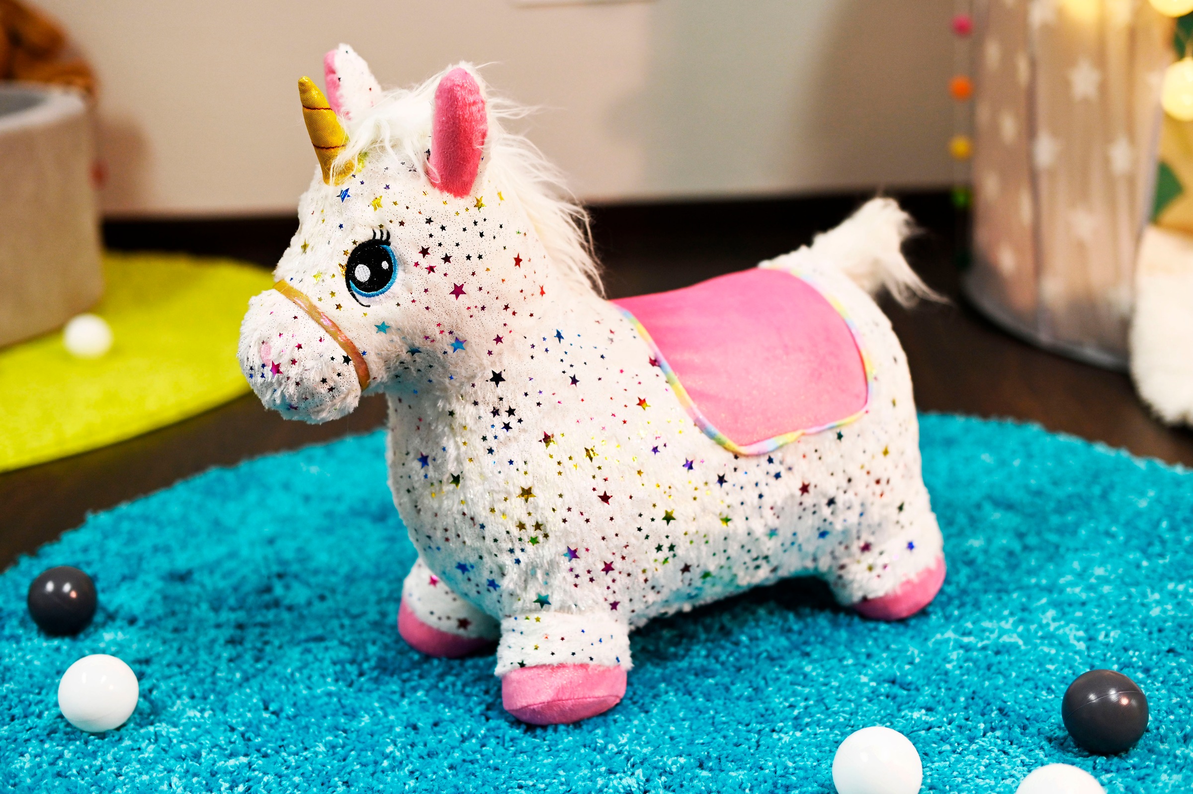 Knorrtoys® Hüpftier »Einhorn bunt«, inkl. Luftpumpe, mit Kuschelbezug