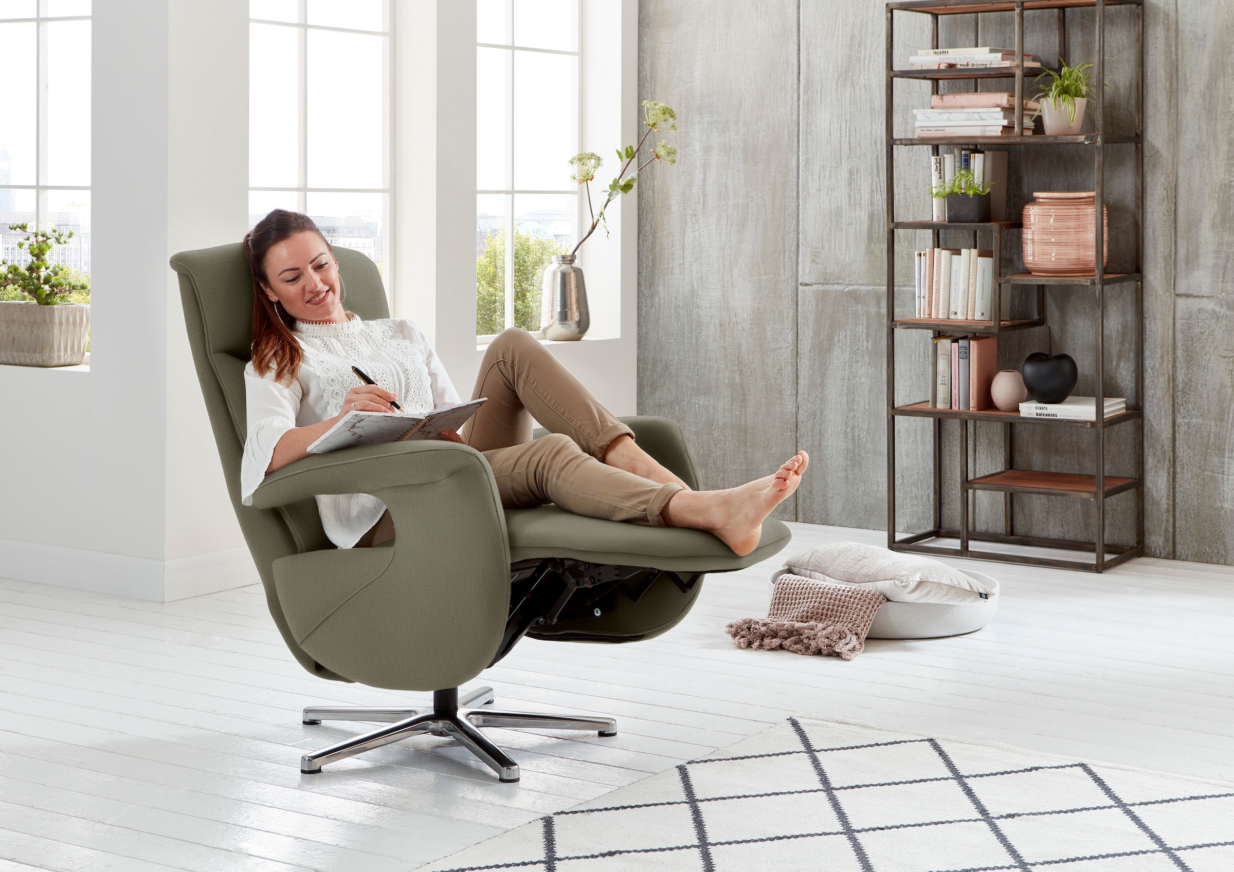 Die PlanBar Relaxsessel »MP-RS18073«, 360° drehbar, inkl. man. Kopfpolsterverstellung u. Relax-Funktion