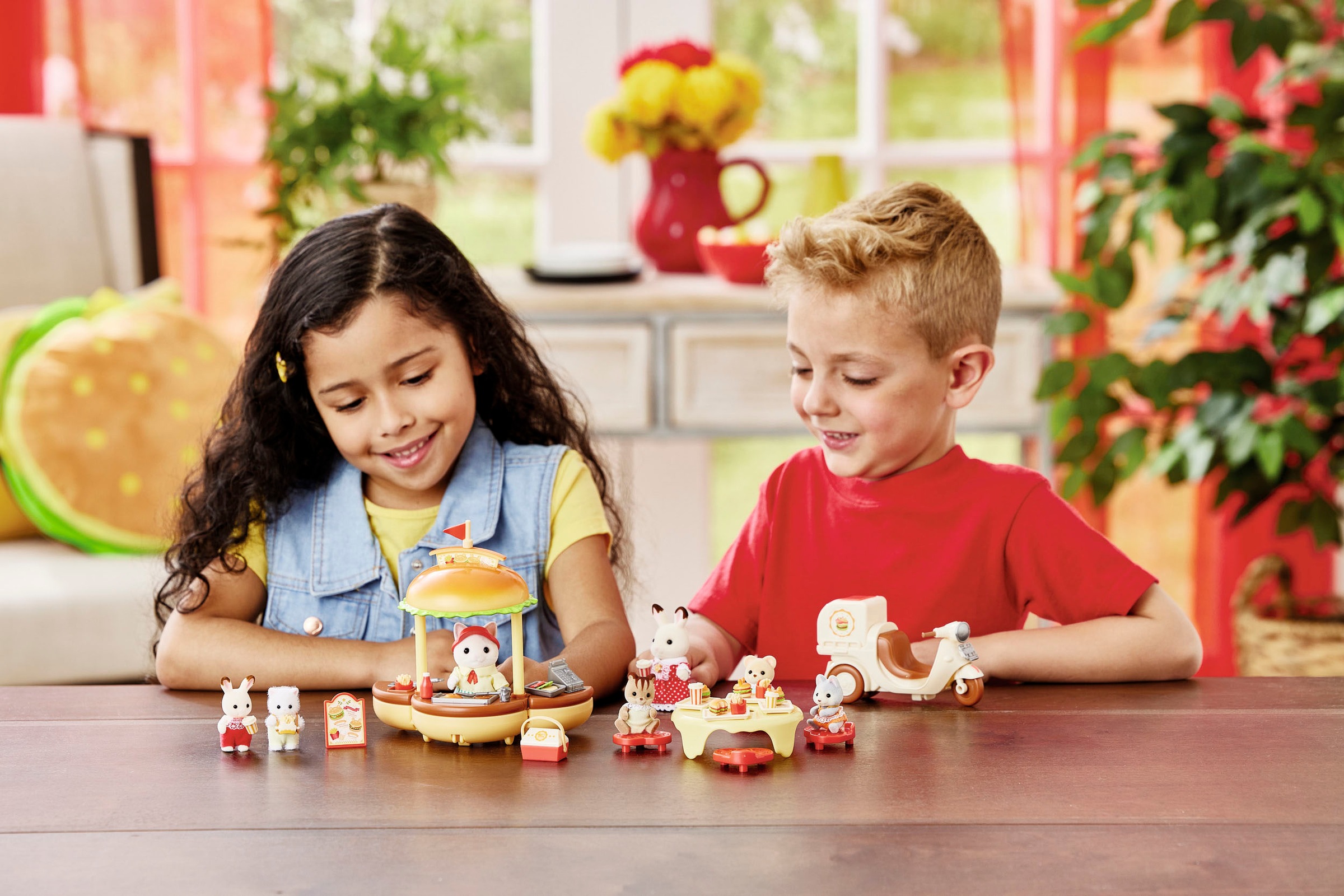 Sylvanian Families Spielwelt »Mobiler Hamburger Imbiss mit Figur«