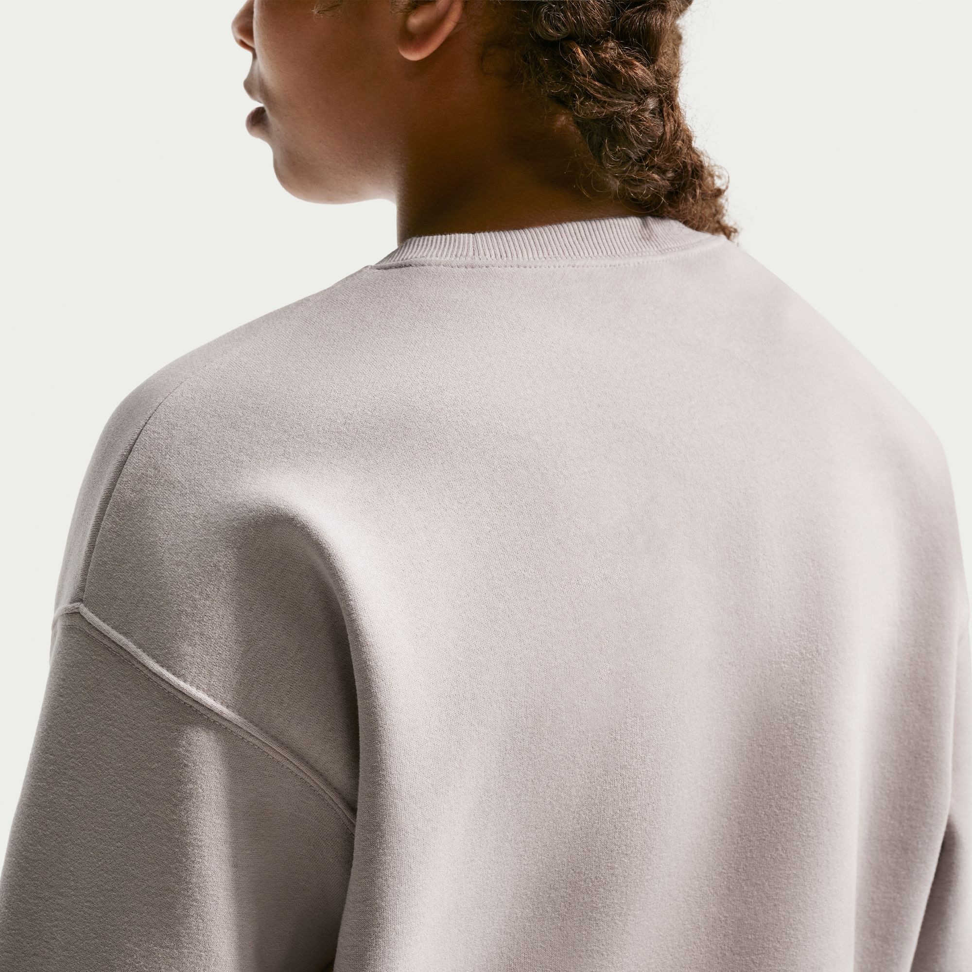 Nike Sportswear Sweatshirt »G NSW STUDIO FLC BXY OS LBR«, Langarm-Design, mit Rundhalsausschnitt, aus Baumwolle und Polyester
