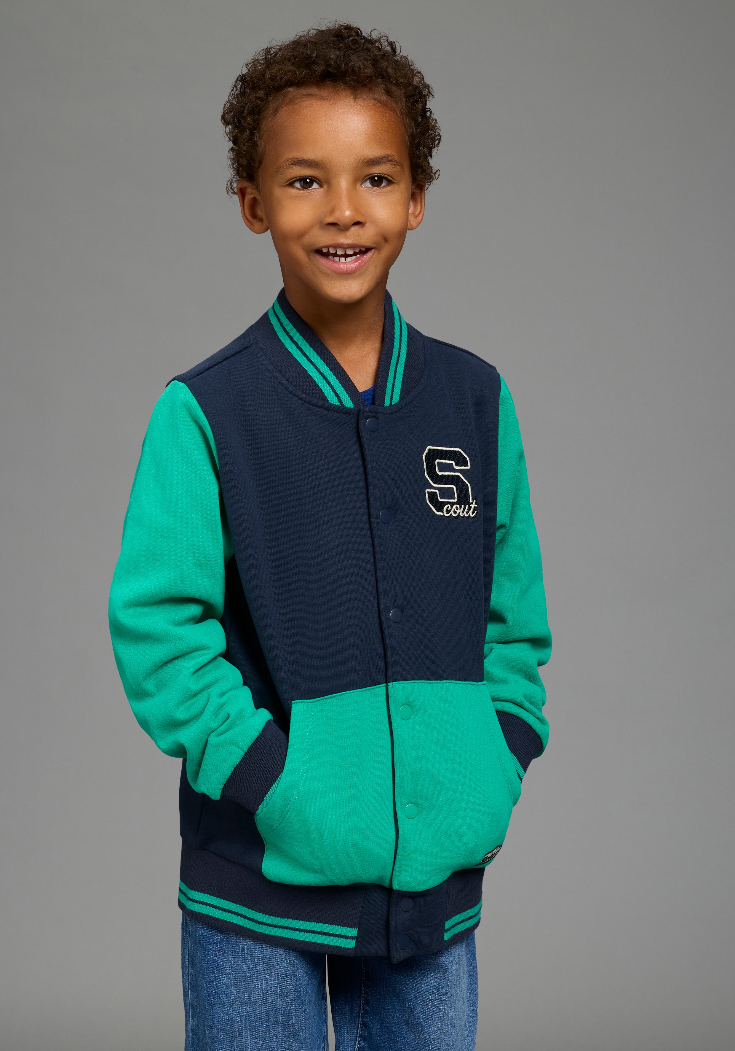 Scout Sweatjacke "College-Jacke mit Badge - NEU von SCOUT" Collegejacke mit Rippkragen, mit Rippbündchen an Ärmeln