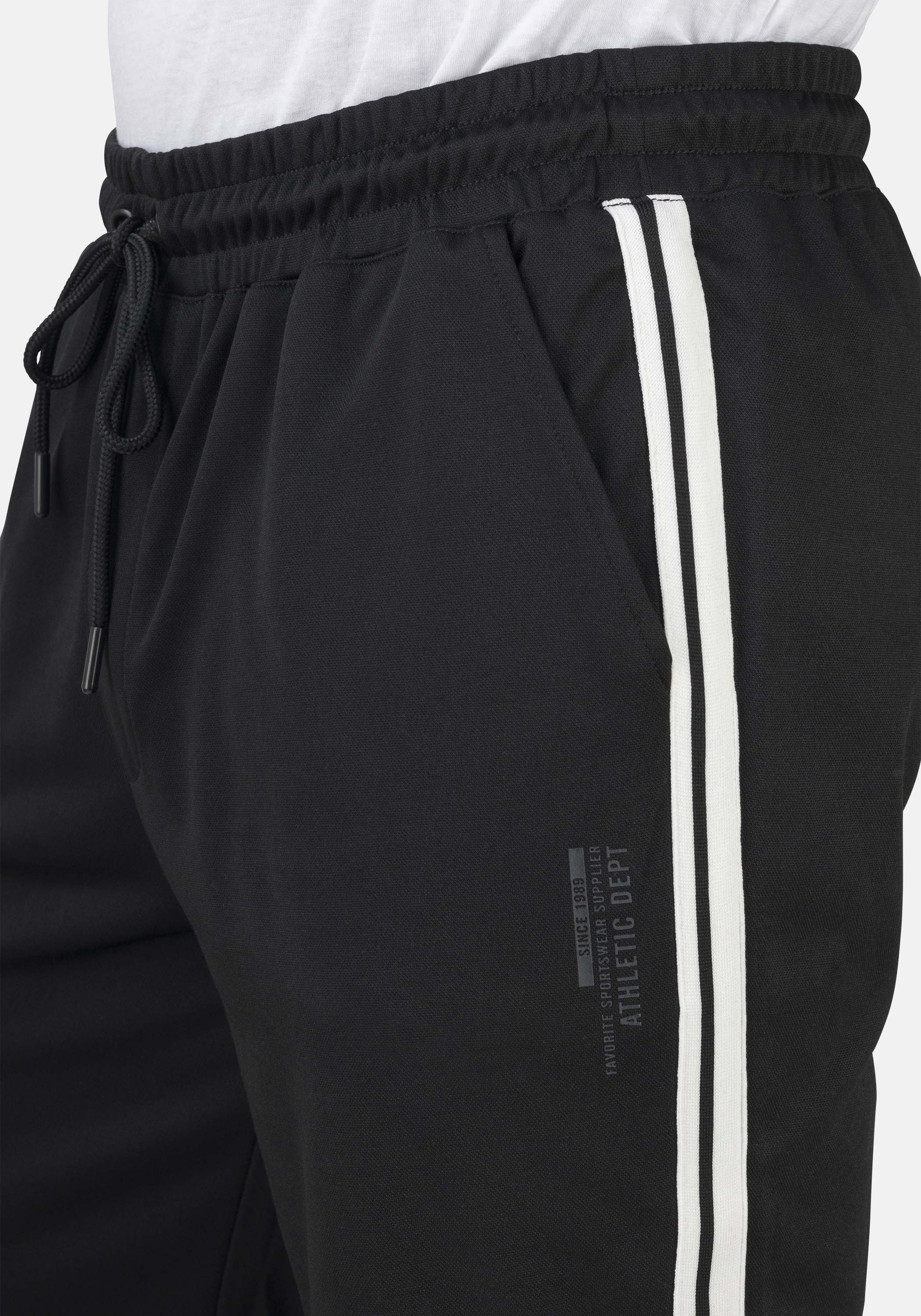 HERO by John Medoox Sporthose »Sportshorts mit Streifen Hero by John Medoox Sporthose«, Tapered Fit Casual Funktionsstoff für Herren