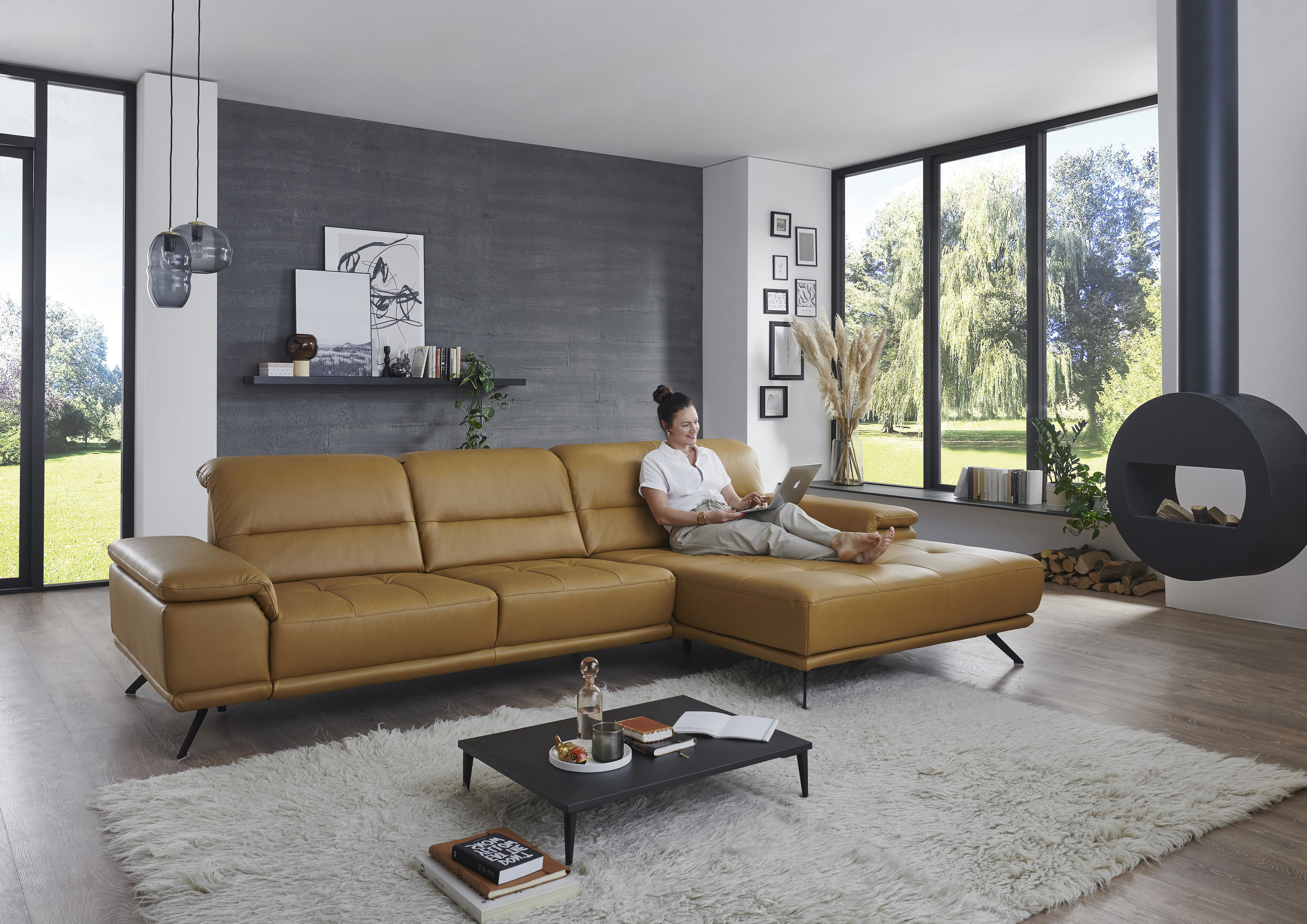 Die PlanBar Ecksofa "PN-EM19074, L-Form, Breite 343 cm" inkl. Sitztiefen- und Kopfteilverstellung