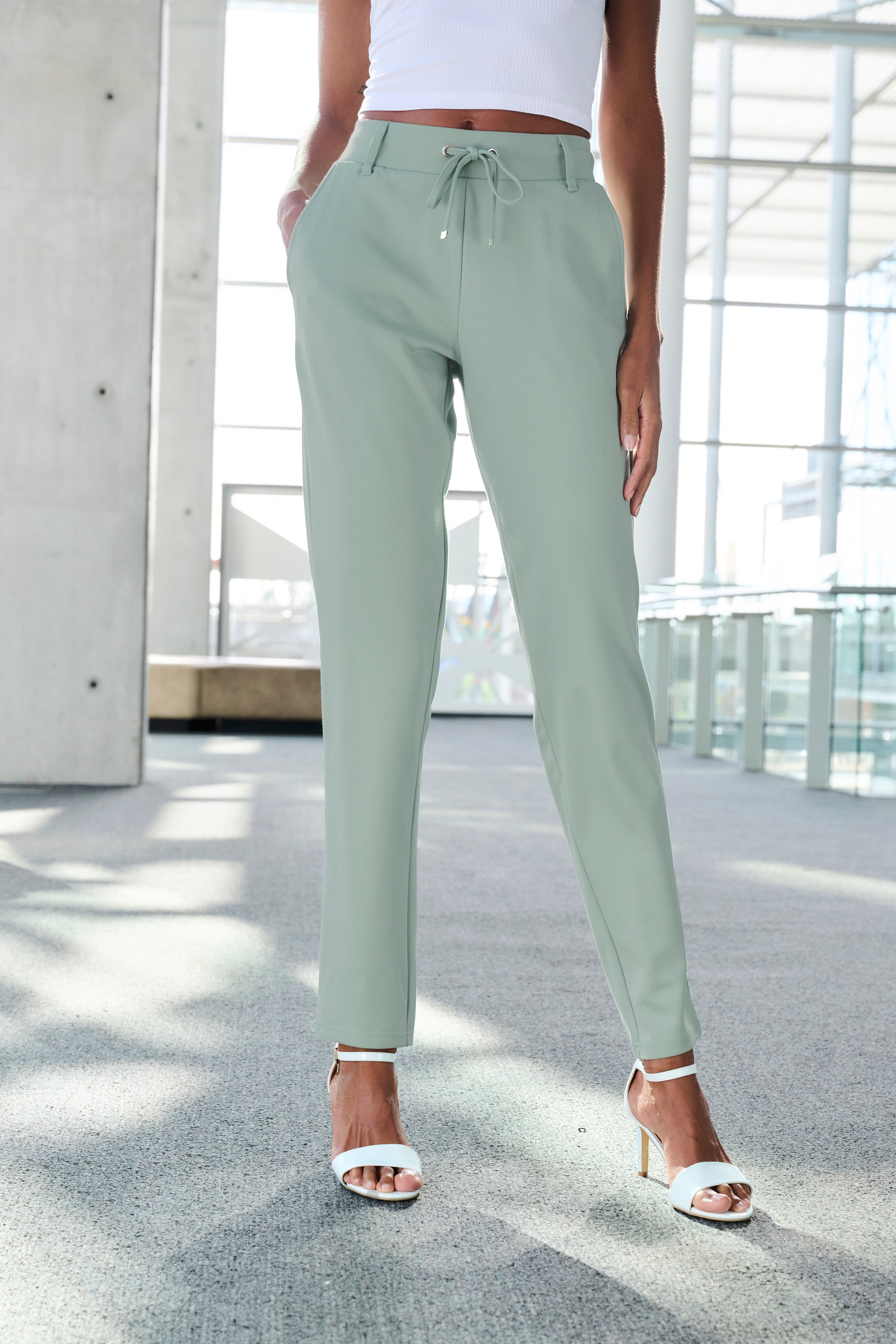 LASCANA Jogger Pants, mit elastischem Bund und Gürtelschlaufen, Loungewear