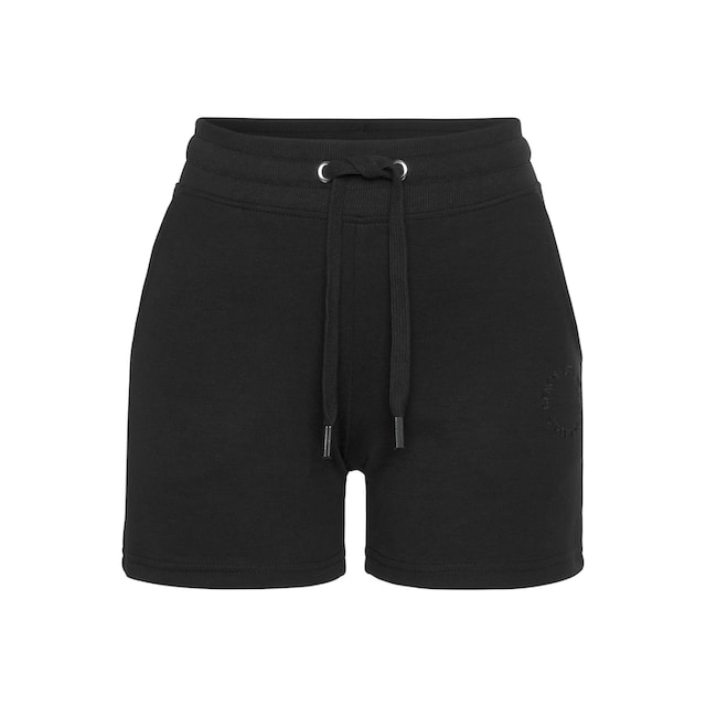 Bench. Loungewear Sweatshorts »mit Logostickerei«, und seitlichen Taschen,  Loungeanzug für kaufen | BAUR