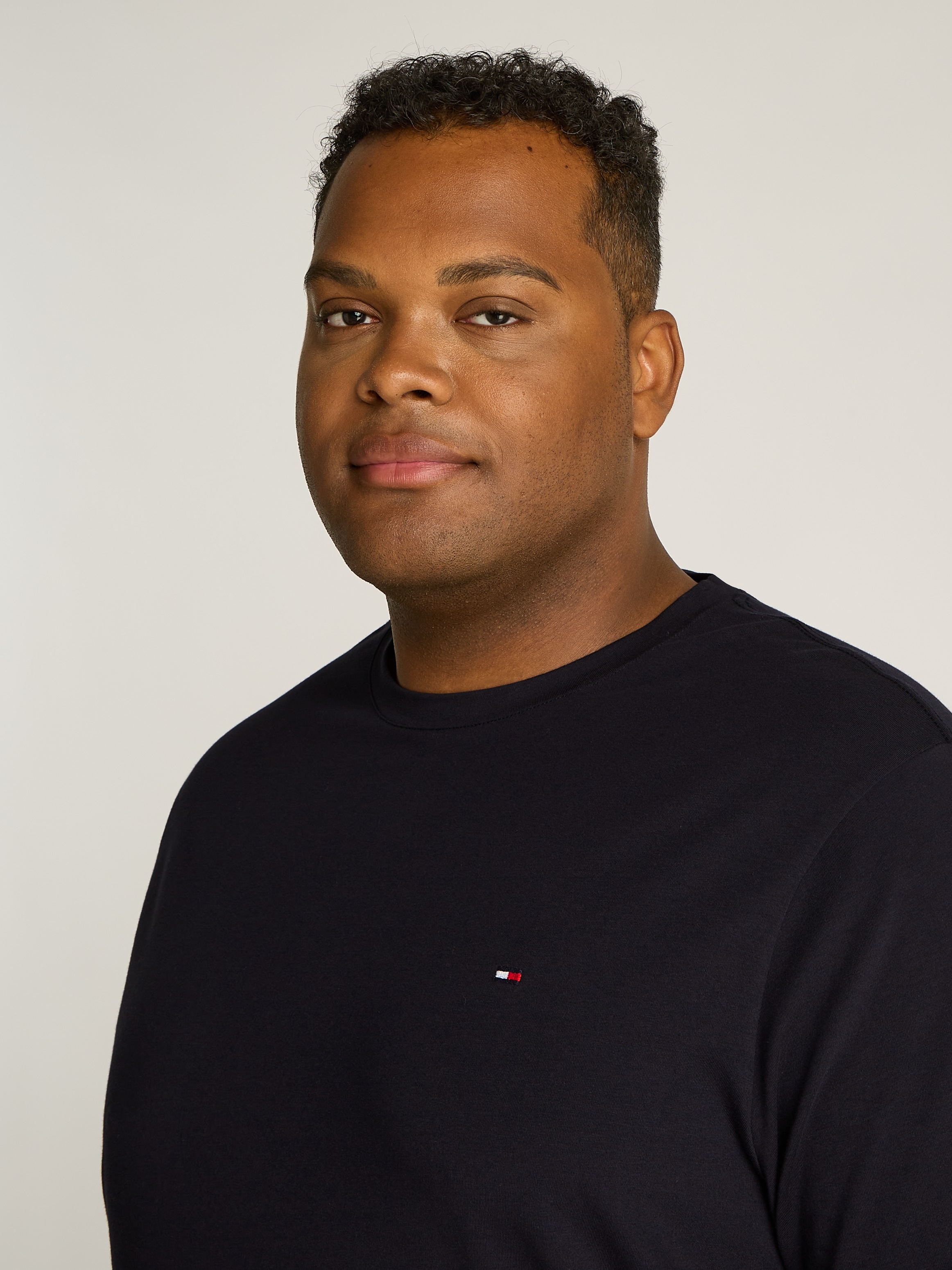 Thumbnail - Tommy Hilfiger Big & Tall Longsleeve "BT-STRETCH SLIM FIT TEE-B mit Rundhals und Logo", unifarben, casual, slim fit, Bau...