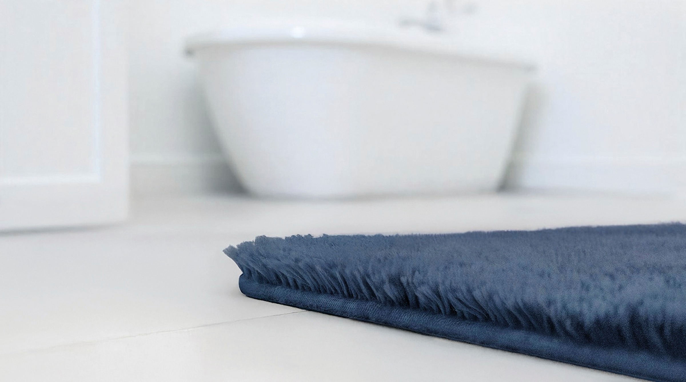 Bruno Banani Badematte »Danny«, rutschhemmend beschichtet, schnell trocknend, Made in Europe, einfarbiger Badteppich