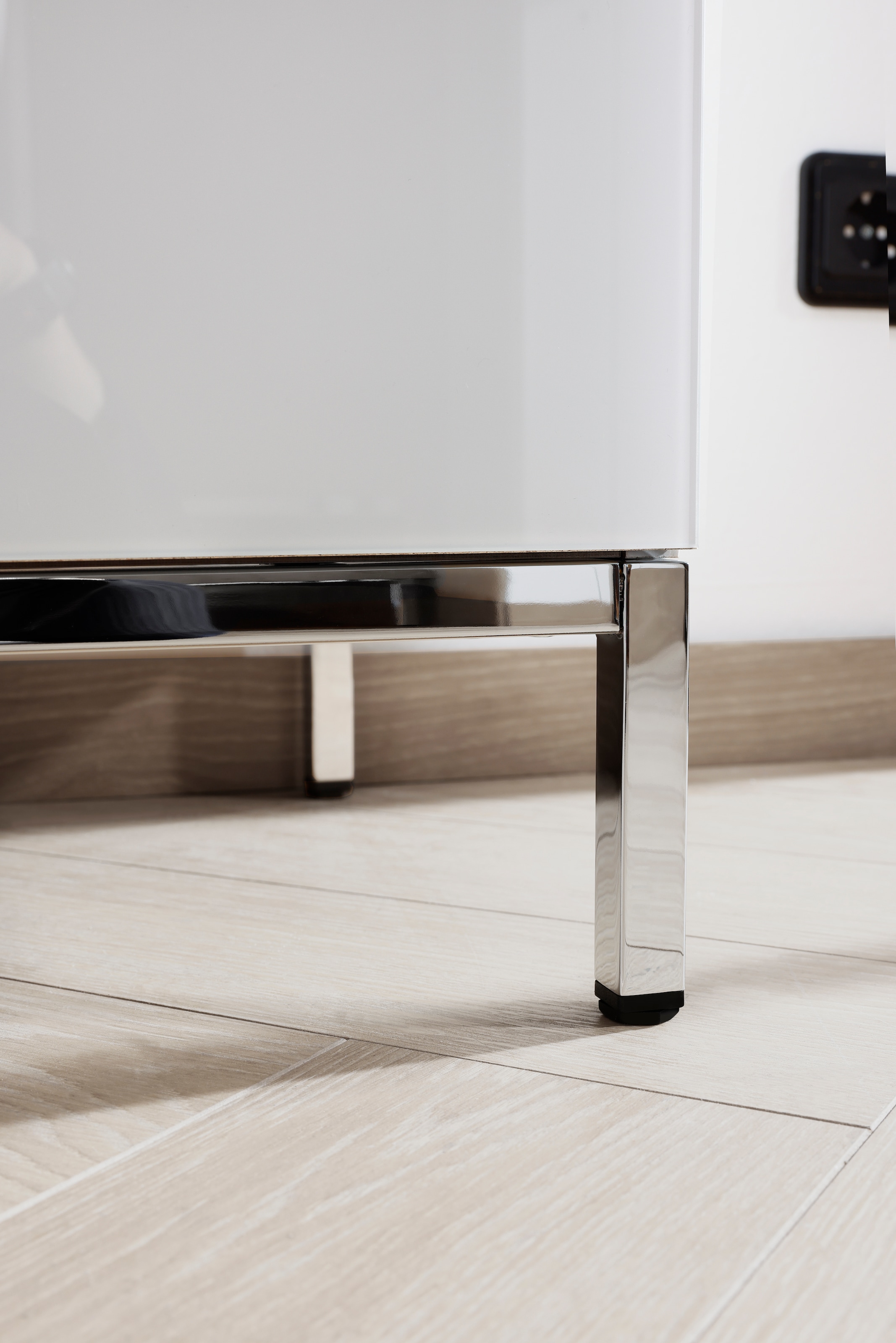 rauch Schubkastenkommode »Kommode Türkommode Sideboard Kombikommode FLIPP mit Glasfront«, (Breite 160/180 cm mit 4 Einlegeböden), 2-trg mit 5 Schubladen und Soft-Close-Funktion, Glasfront, 2 Breiten