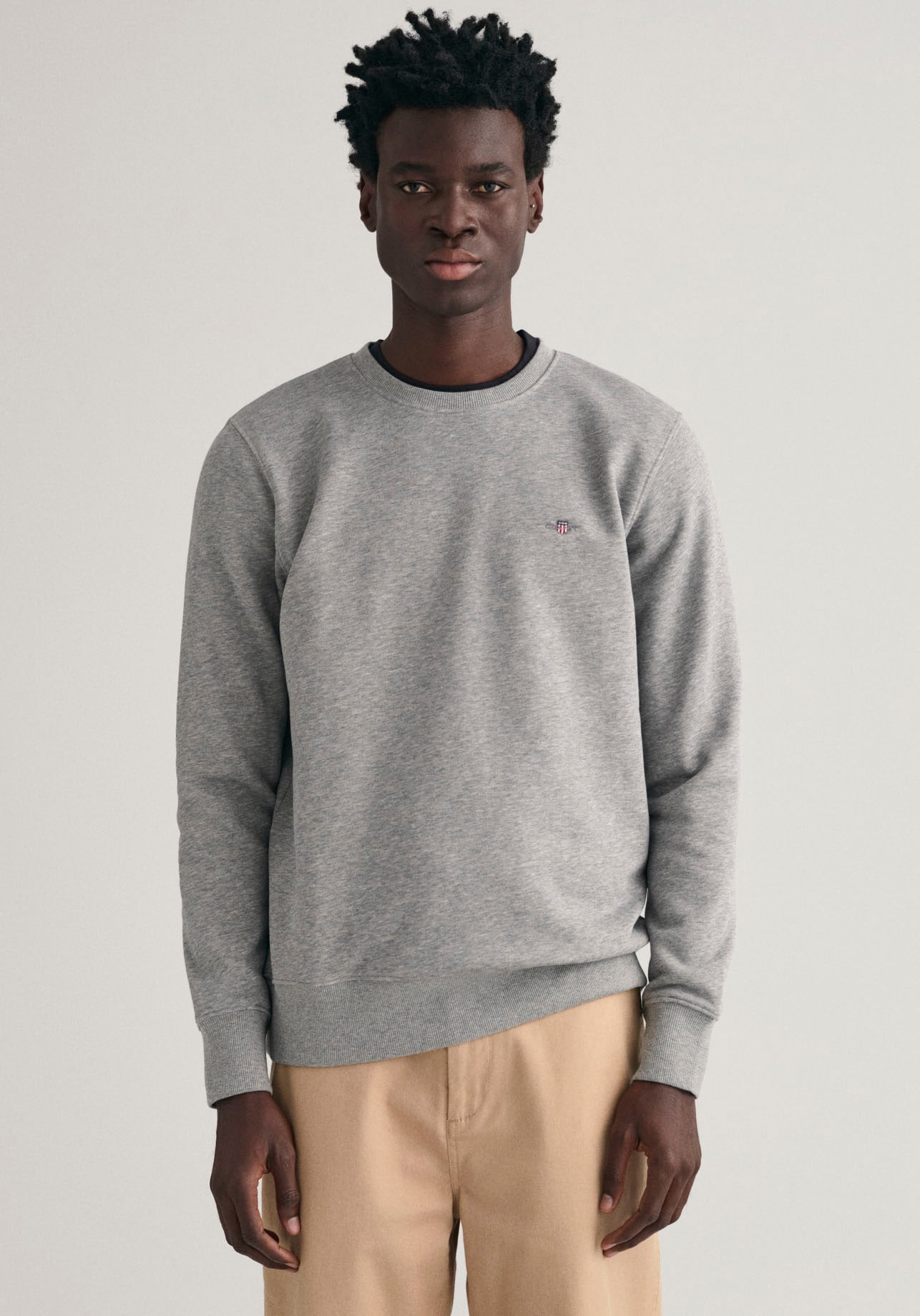 Gant Sweatshirt "REG SHIELD C-NECK SWEAT", mit Logostickerei auf der Brust