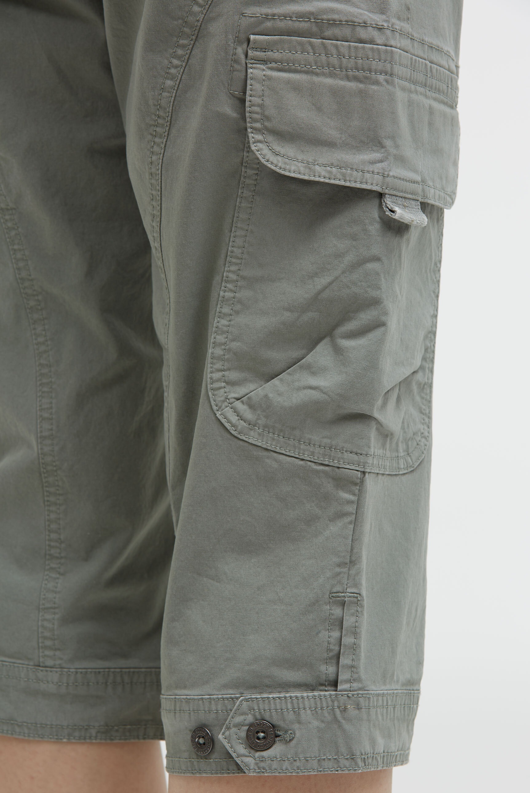 SOCCX Skaterbermudas  mit verstellbarem Knopfriegel am Hosensaum