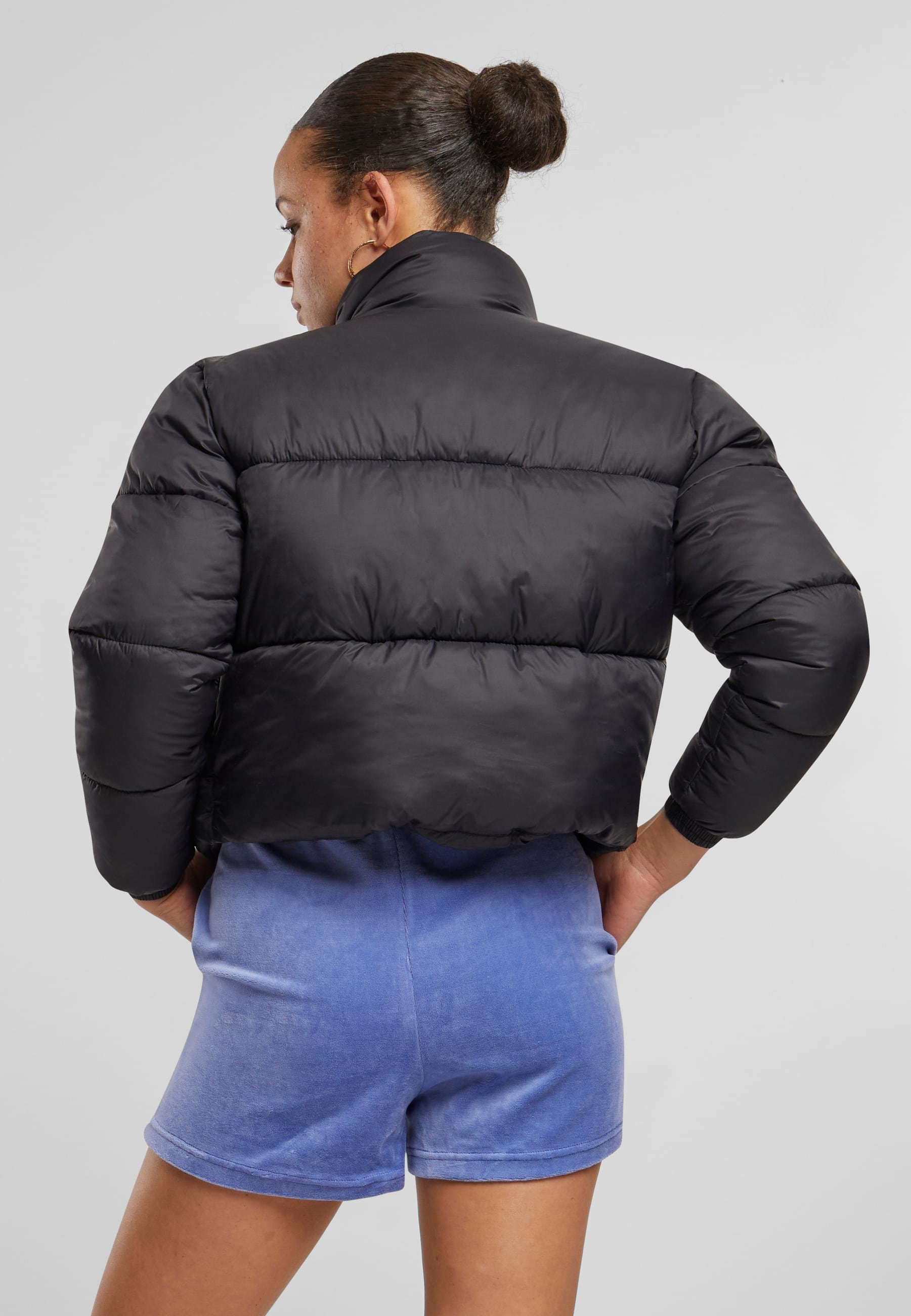 Karl Kani Winterjacke »Karl Kani Karl Kani Sport Patch Crop Puffer Jacket«, (1 St.), ohne Kapuze