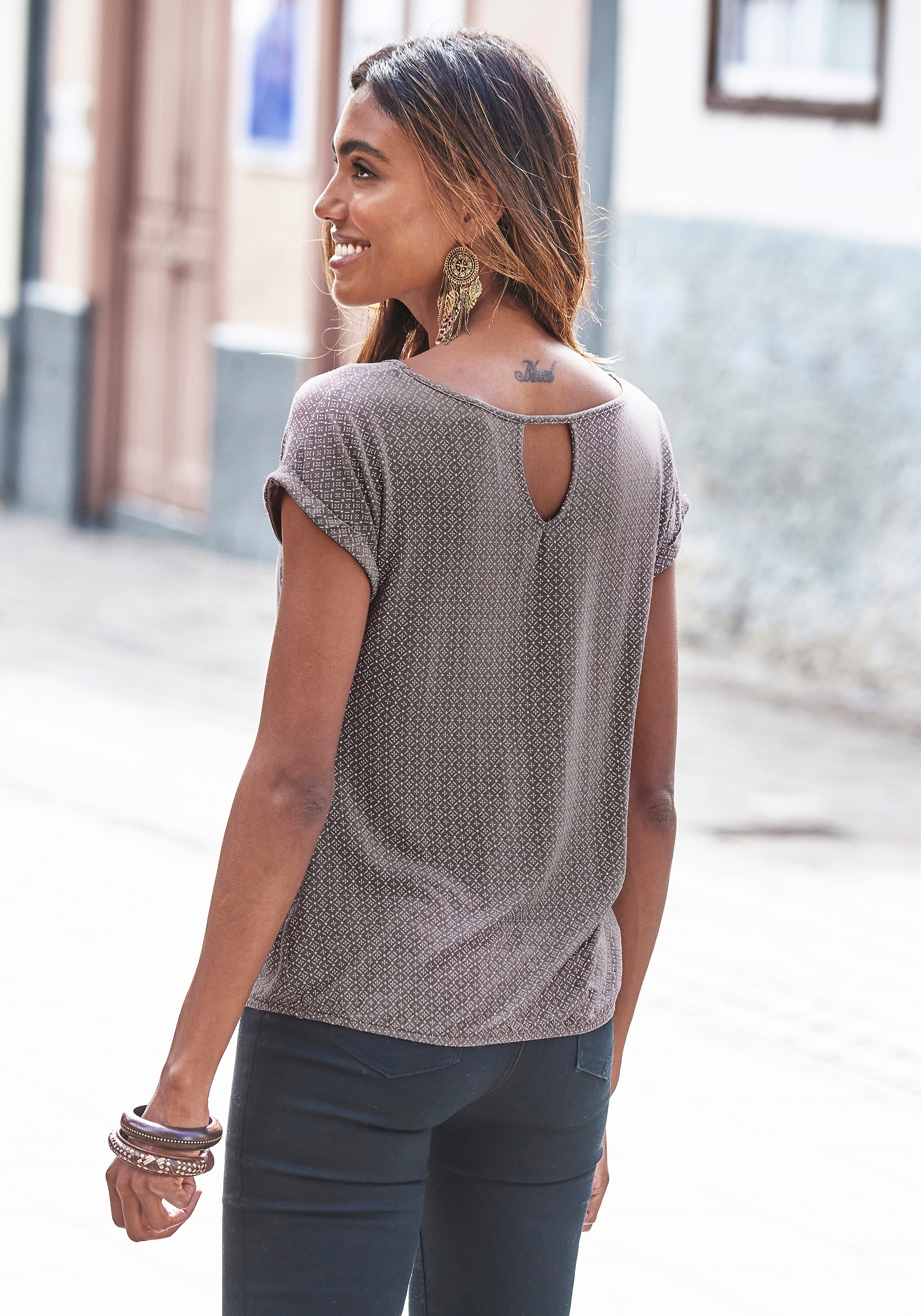 Thumbnail - LASCANA Kurzarmshirt "mit modischem Cut-Out", (2er-Pack), aus weichem Viskose-Stretch