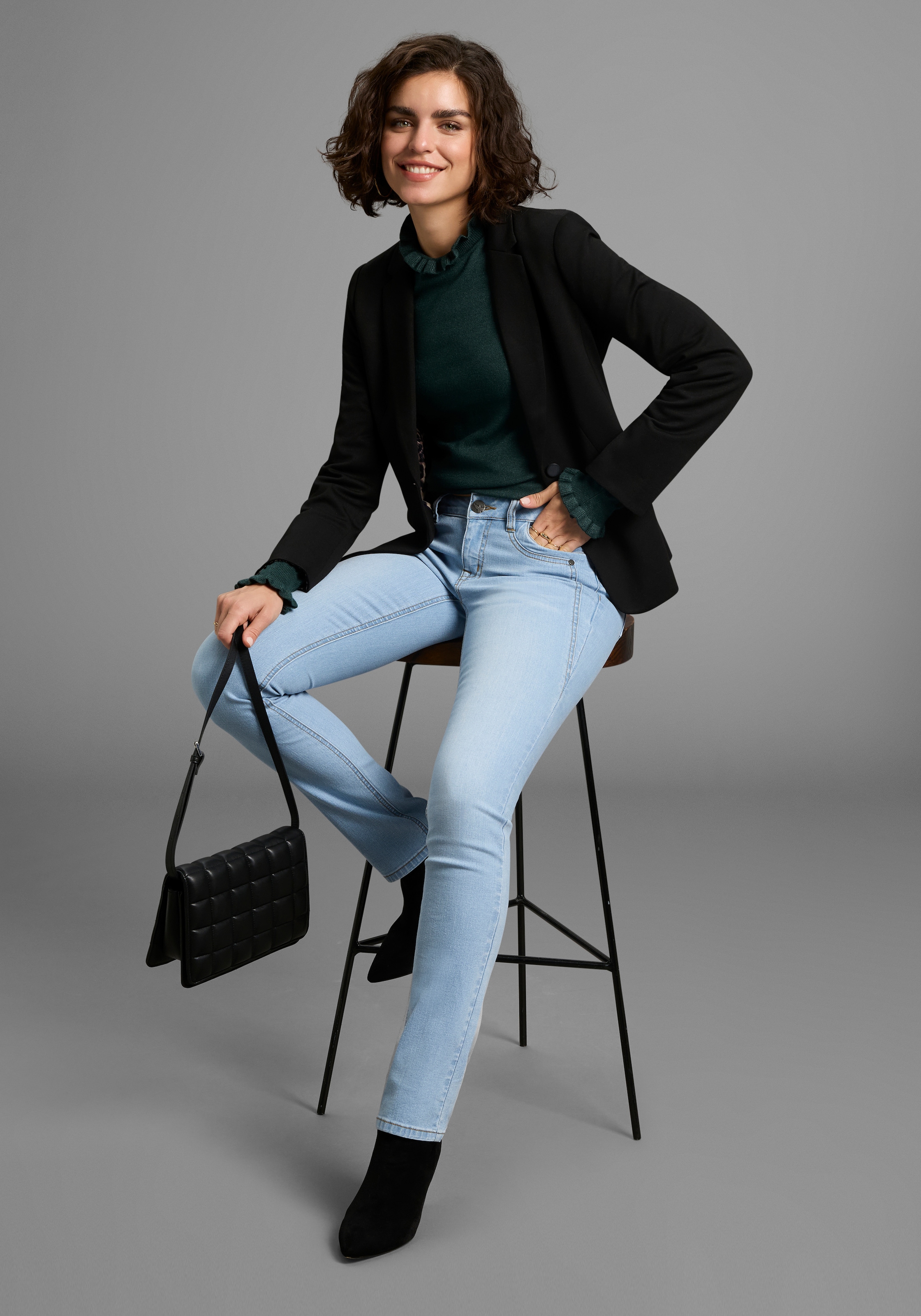 Arizona Comfort-fit-Jeans »mit Keileinsätzen«, niedrige Leibhöhe