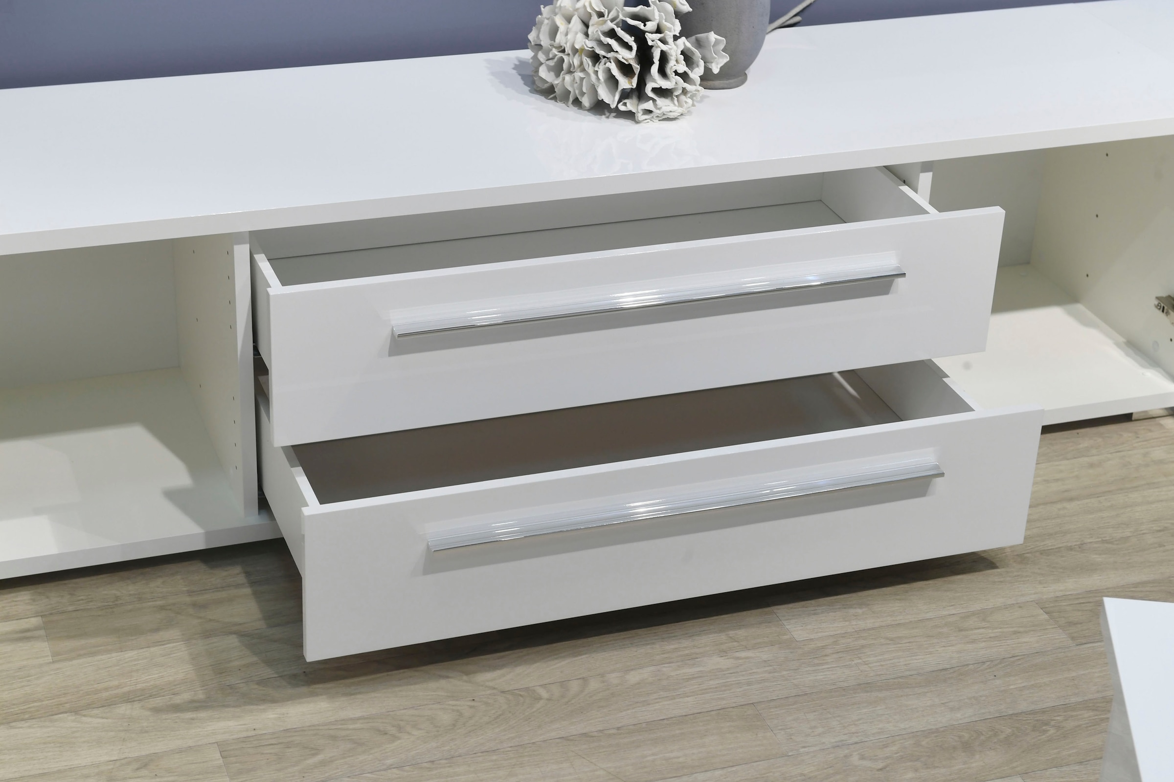 Places of Style TV-Board »Piano«, Hochglanz UV lackiert, mit Soft-Close-Funktion