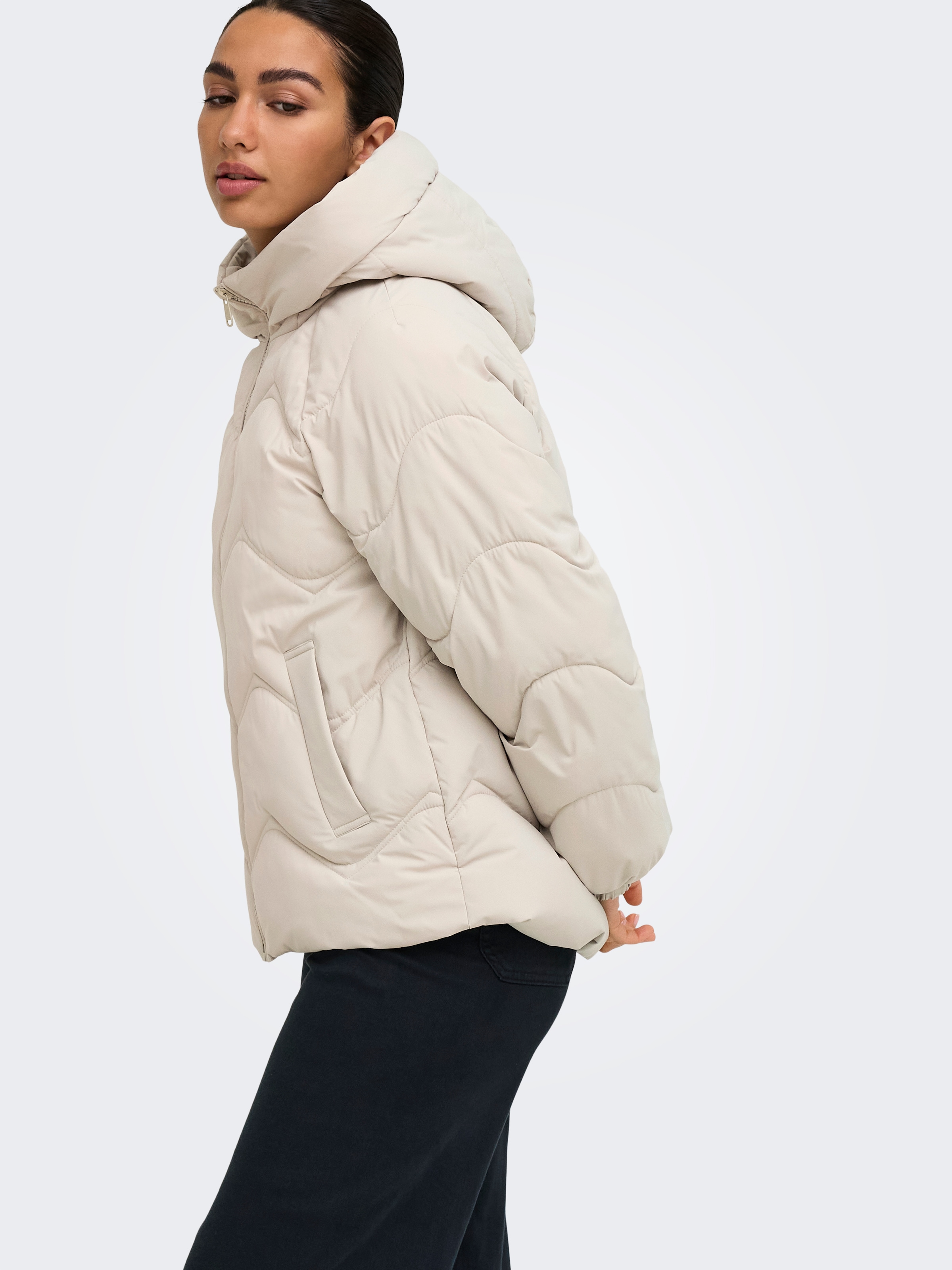 JDY Steppjacke »JDYPOWER SHORT HOOD PUFFER OTW HAB« mit Kapuze Kunstfaser