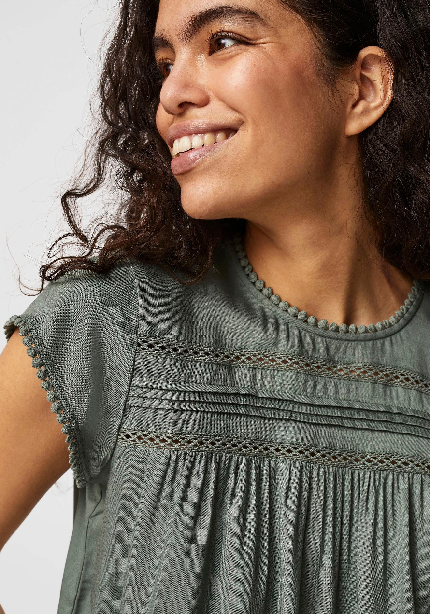 Thumbnail - Vero Moda Kurzarmbluse "VMDEBBIE PLEAT S/L TOP GA NOOS" mit tollen Biesen und Bordüreneinsätzen im Vorderteil