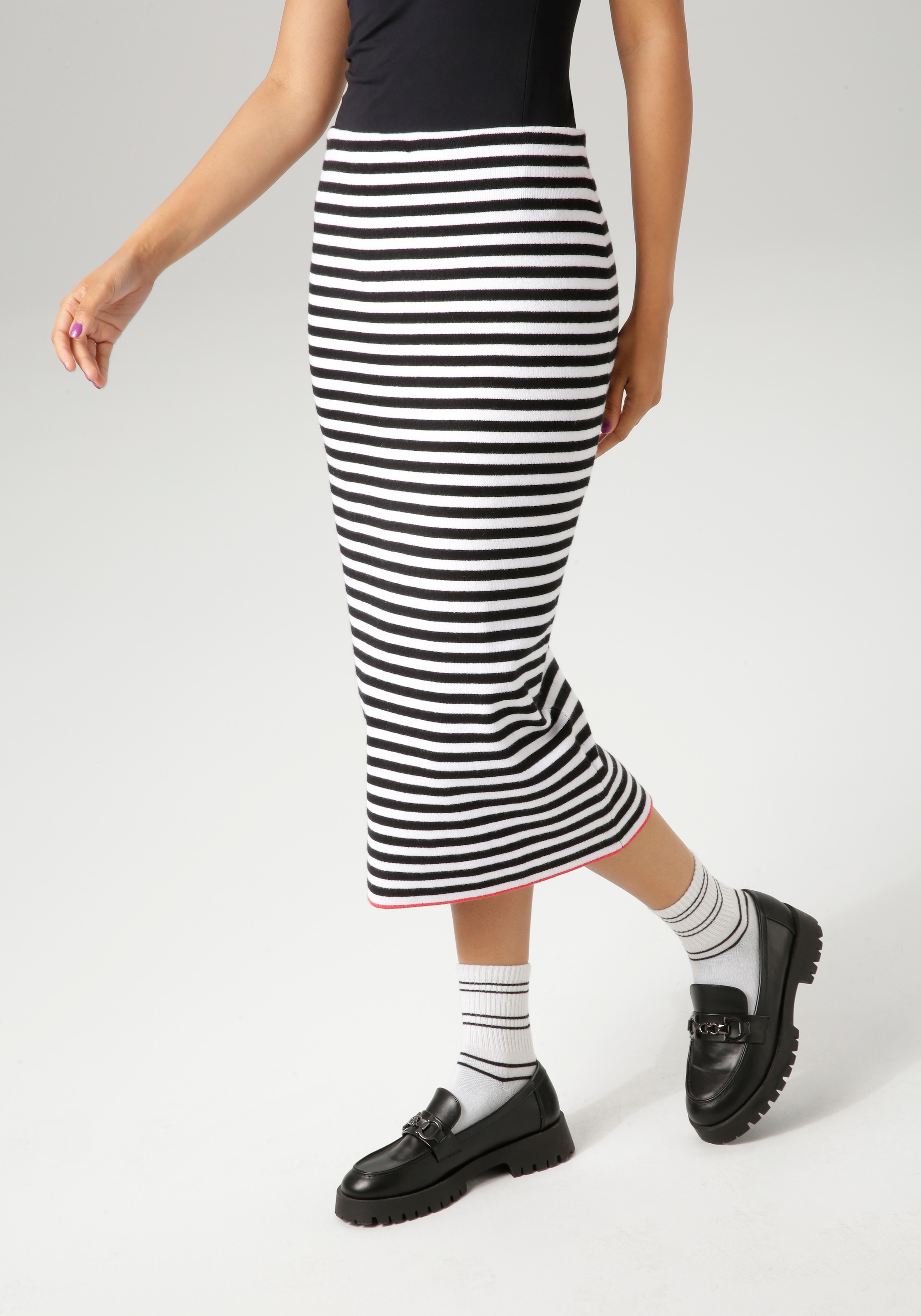 Aniston CASUAL Strickrock mit rotem Farbakzent am Saum günstig online kaufen