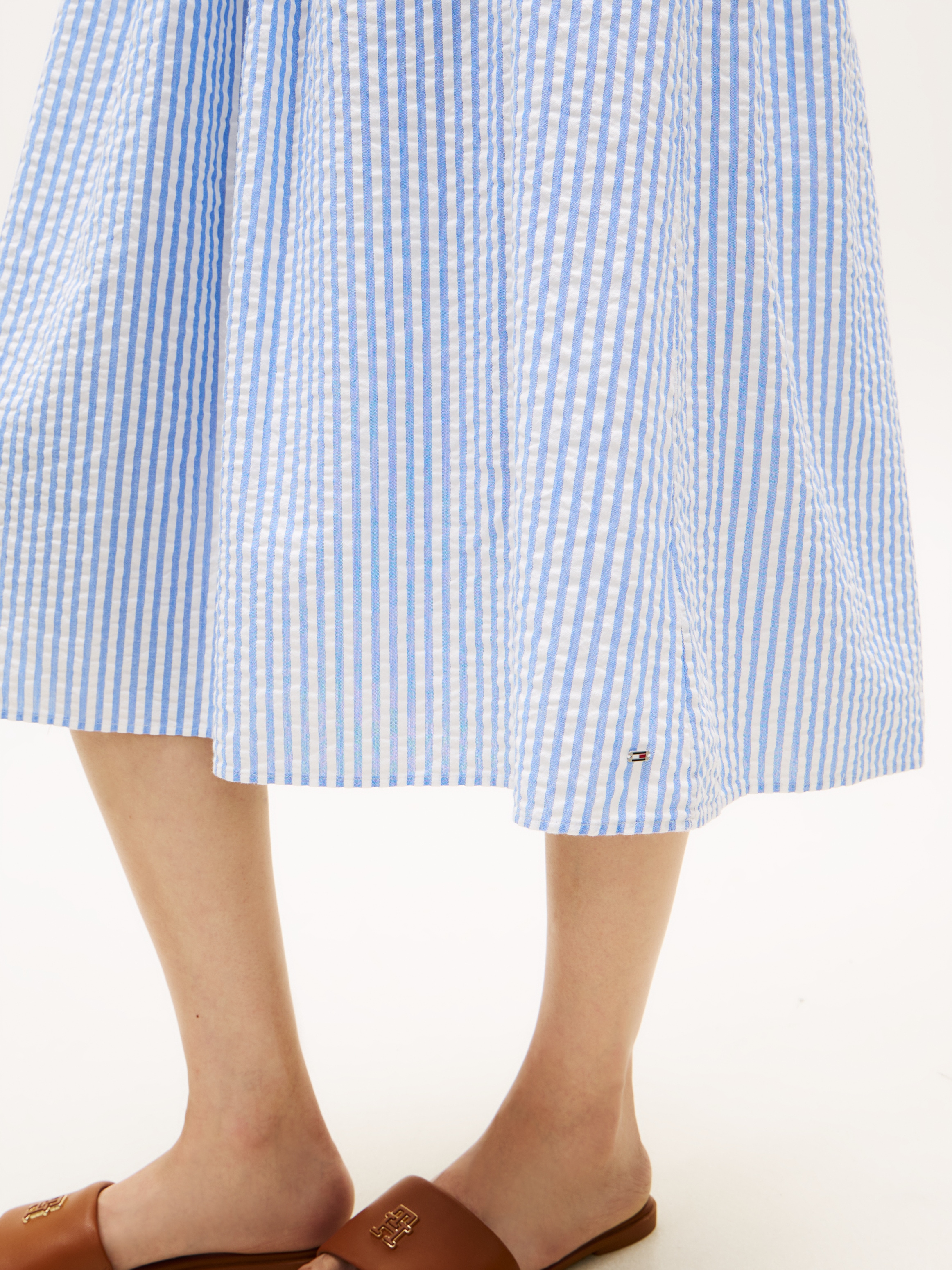 Tommy Hilfiger Sommerkleid »SWIMSHOP SEERSUCKER SMOCKED DRS« mit schmalen Trägern zum Binden, Midi-Länge