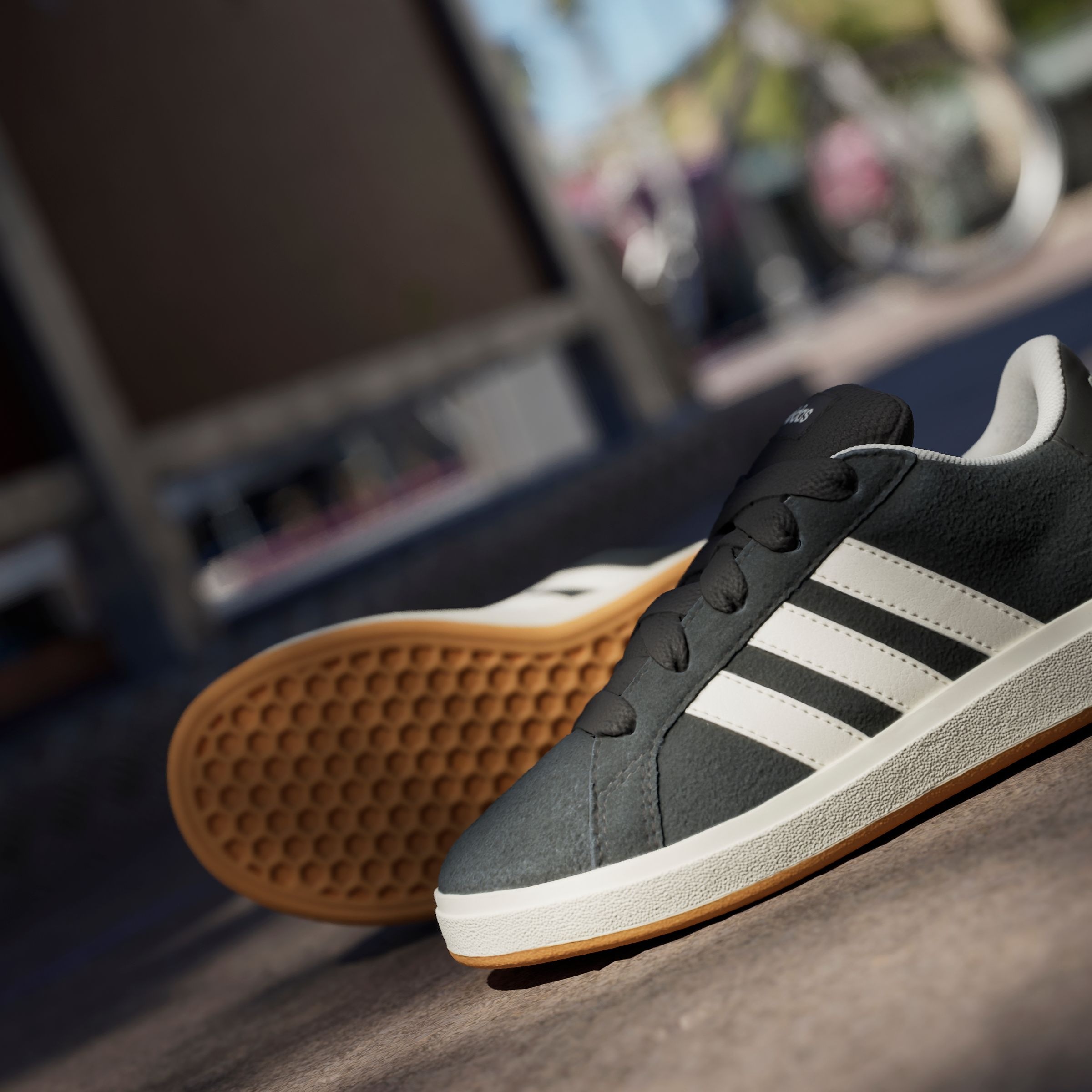 adidas Sportswear Sneaker »GRAND COURT 00S KIDS«, Design auf den Spuren des adidas Superstar