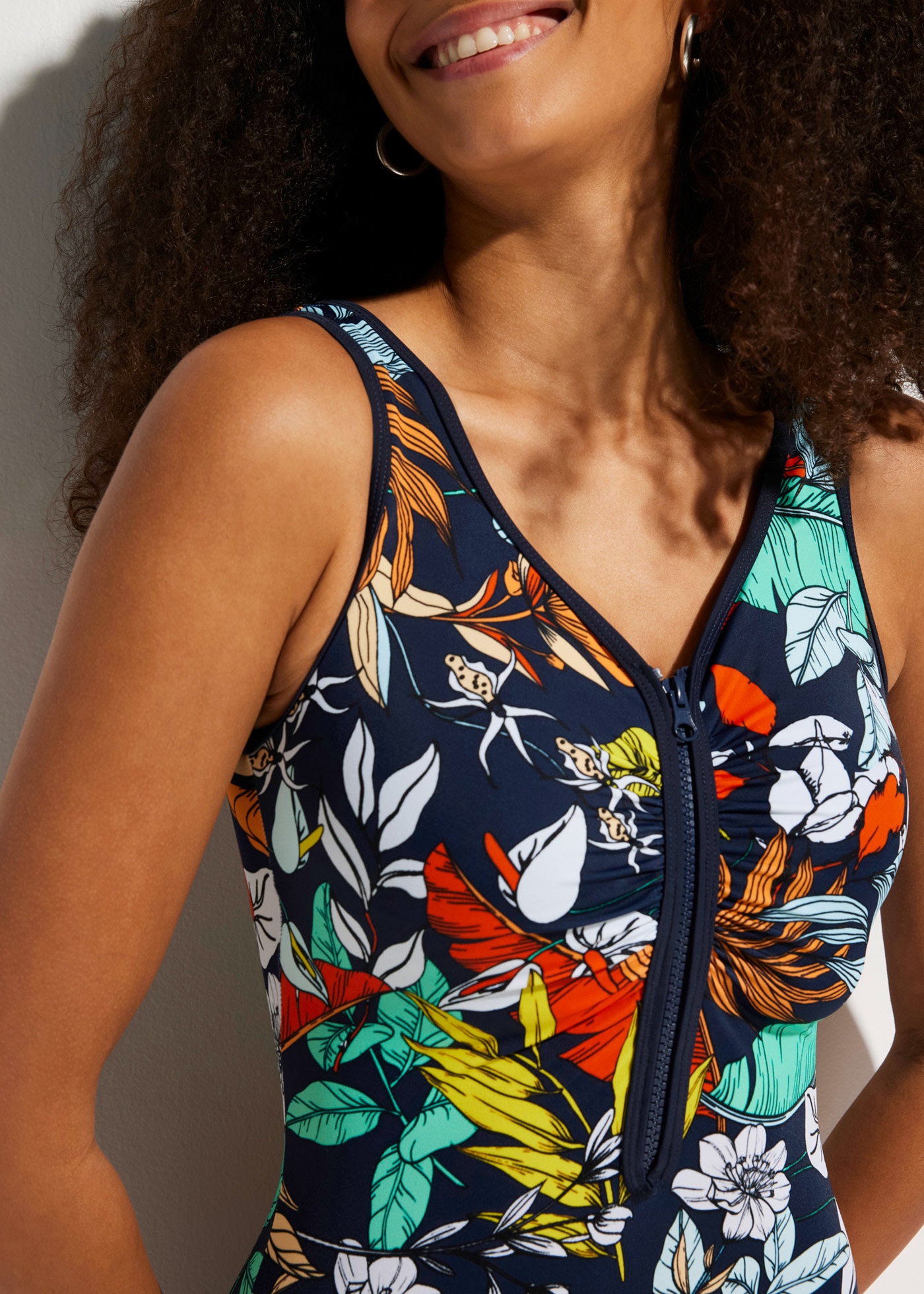 bonprix Badeanzug sportlicher Stil, mit Reißverschluss, aus Polyamid und Elasthan