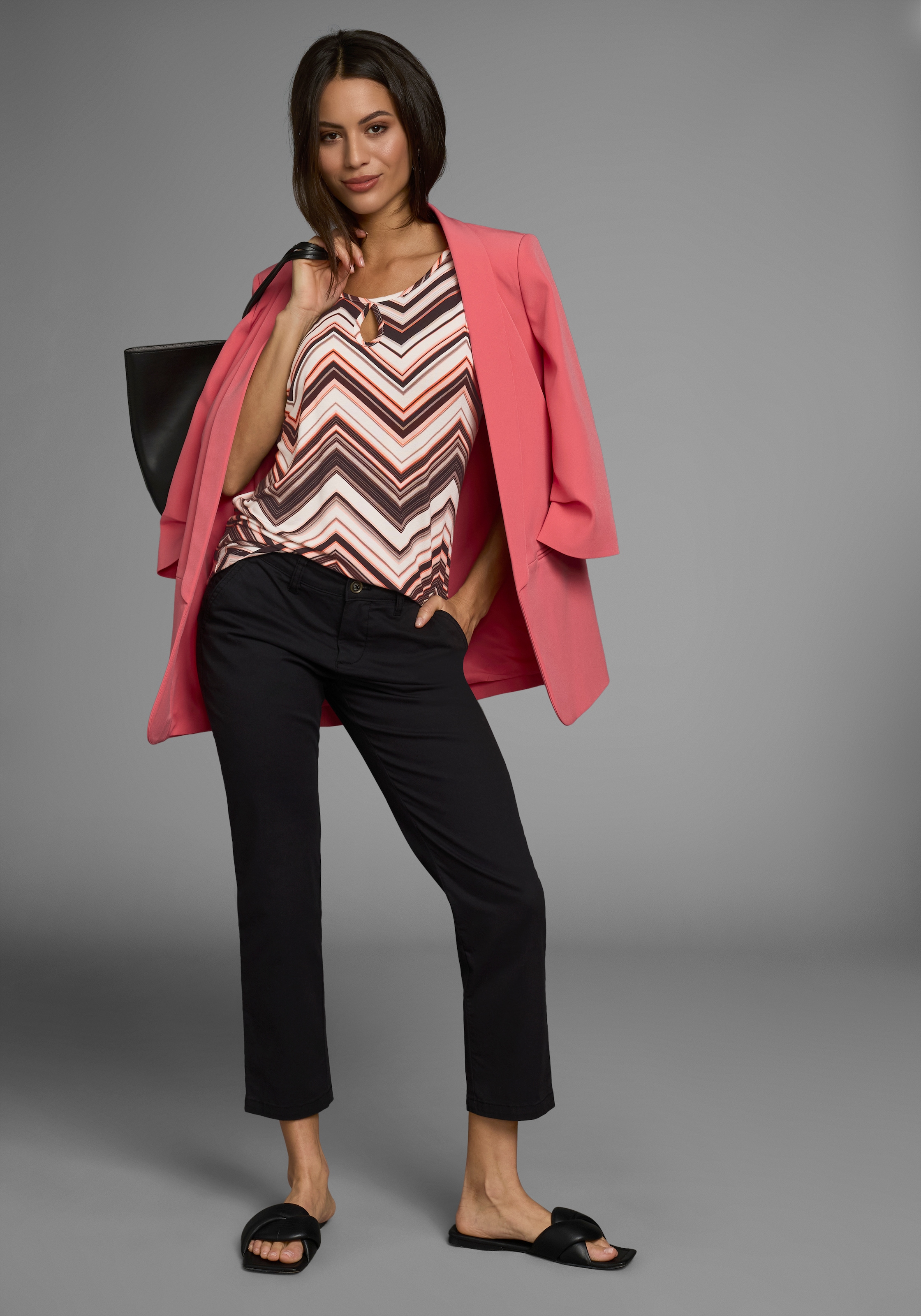 Laura Scott Rundhalsshirt, im Retro-Design mit Loch-Applikation - NEUE KOLLEKTION