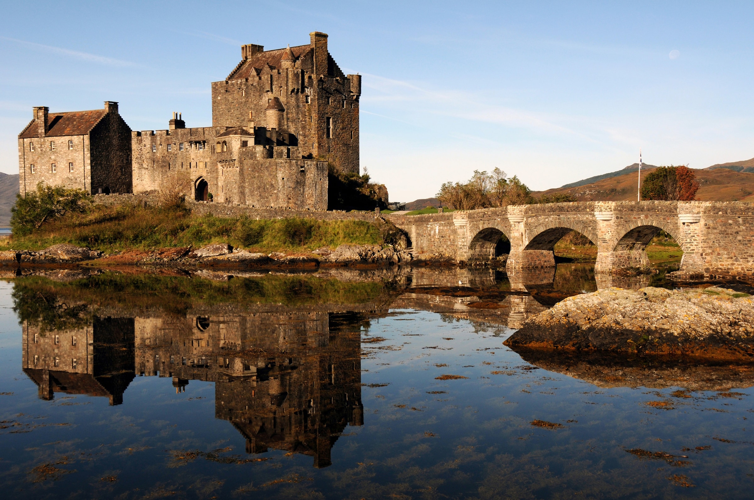 Papermoon Fototapete »EILEAN DONAN SCHLOSS-SCHOTTLAND HIGHLANDS BURG MAUER«